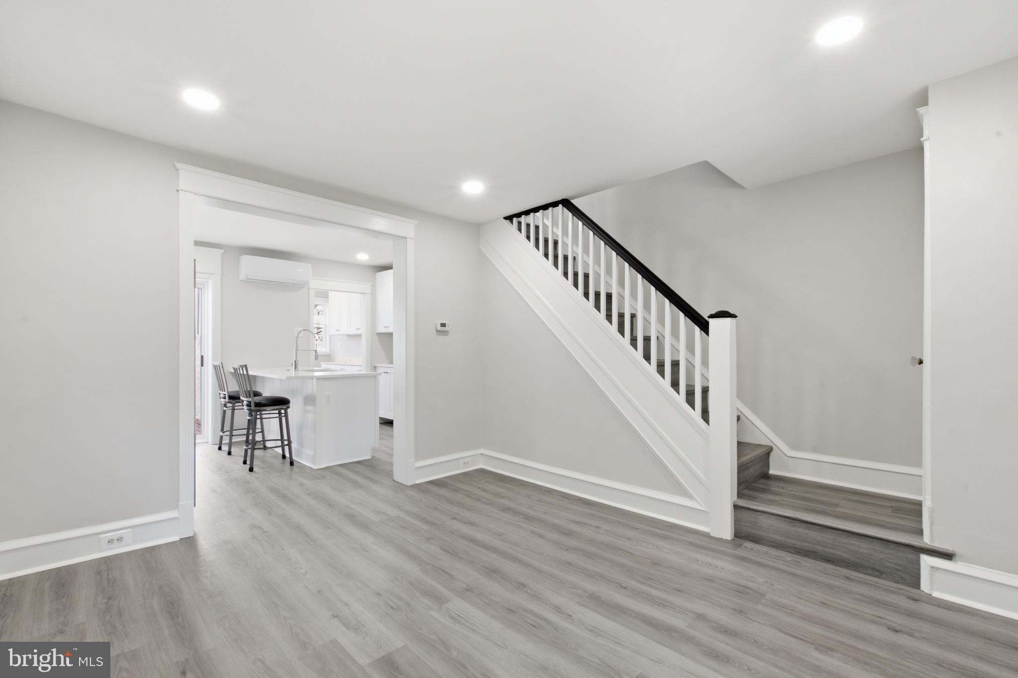 EAST FALLS - Residential
