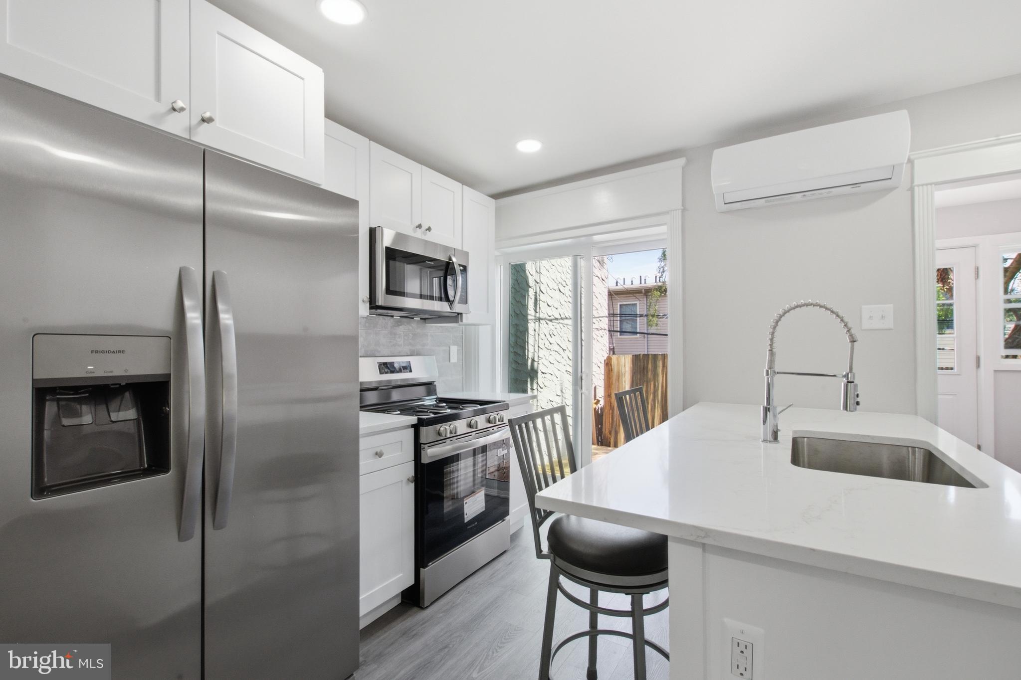 EAST FALLS - Residential