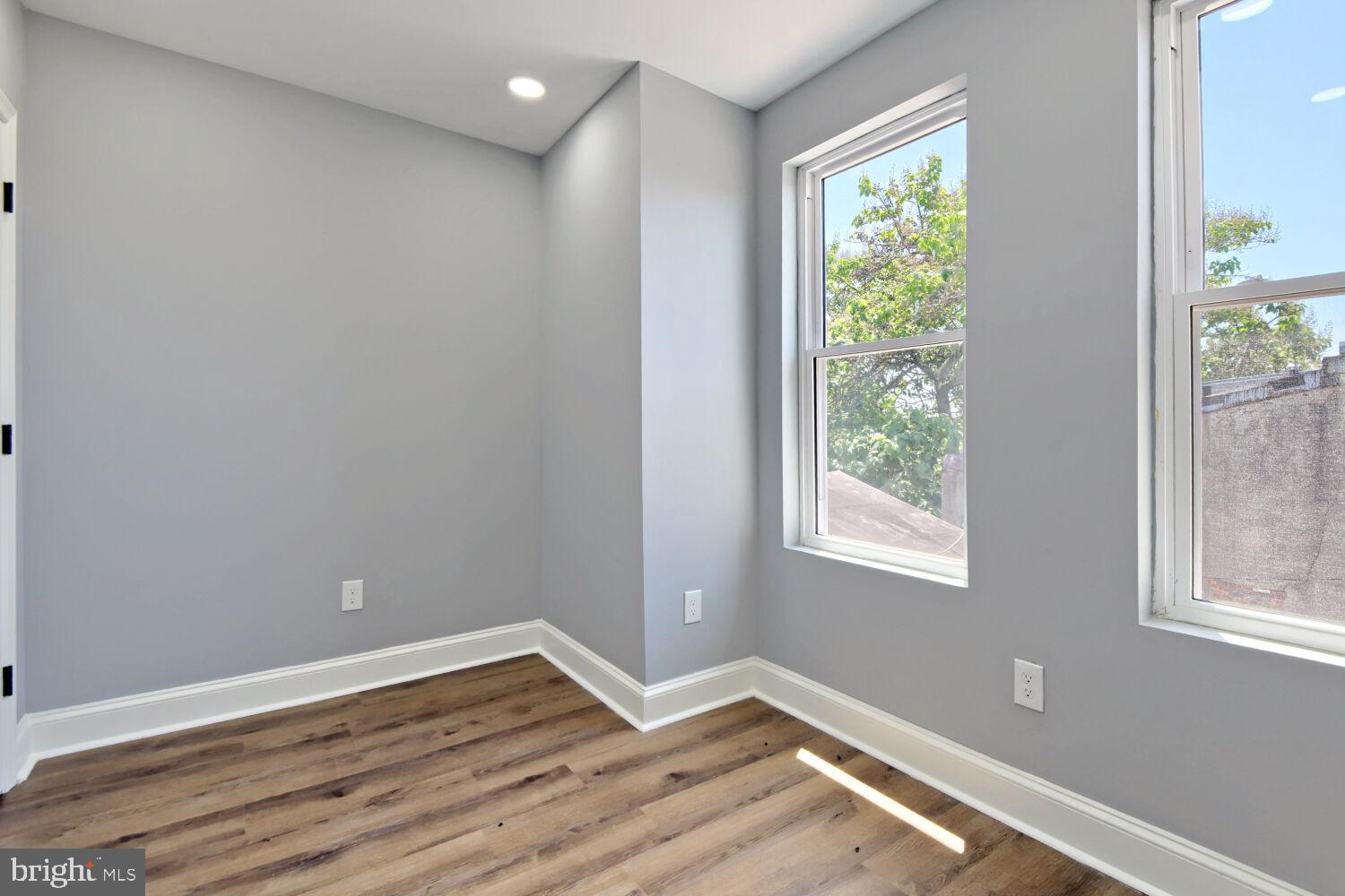 HOLLINS MARKET - Residential