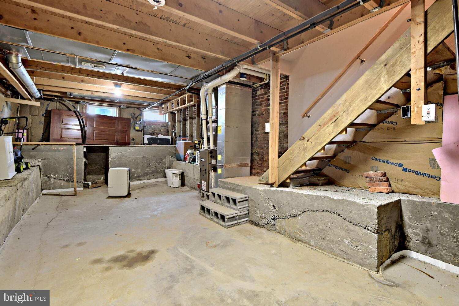 HOLLINS MARKET - Residential