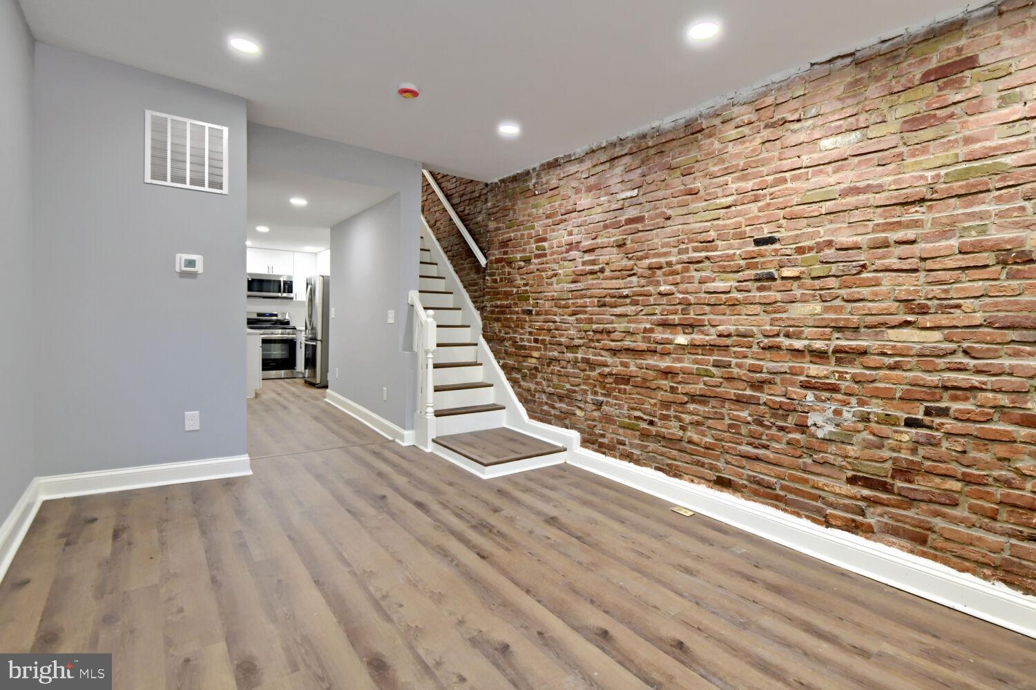 HOLLINS MARKET - Residential