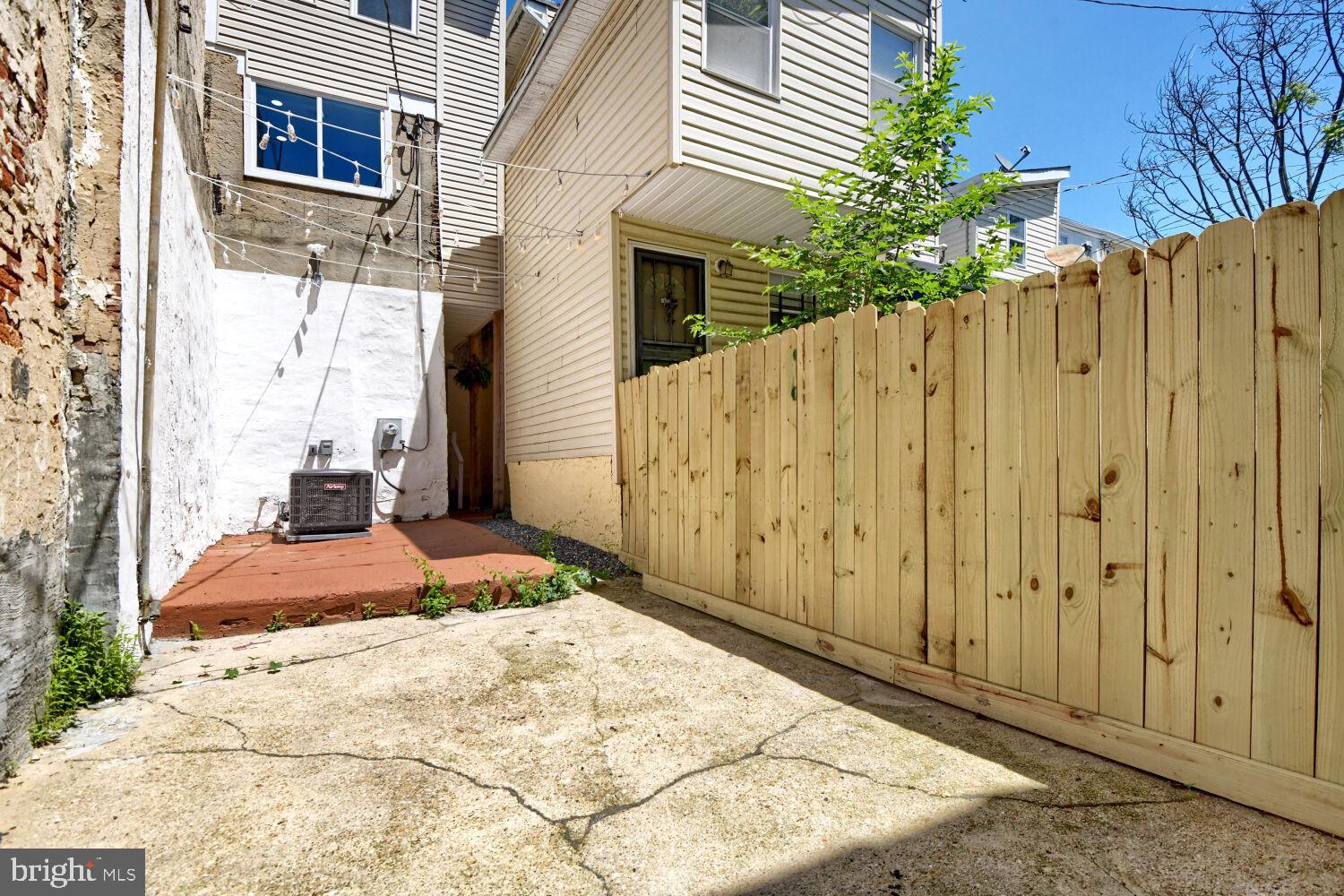 HOLLINS MARKET - Residential