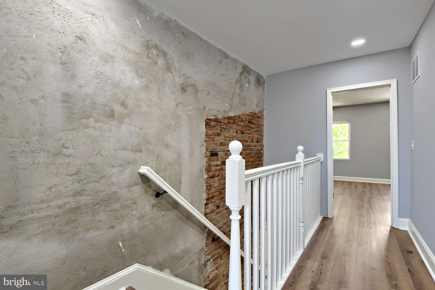HOLLINS MARKET - Residential