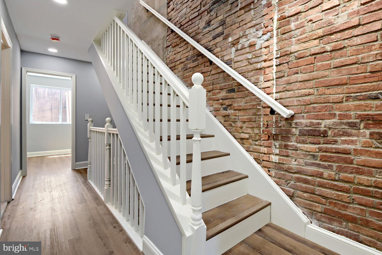 HOLLINS MARKET - Residential