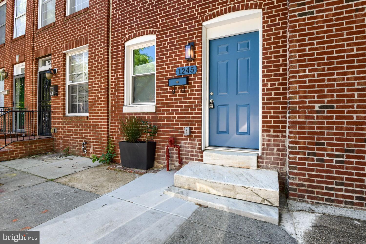 HOLLINS MARKET - Residential