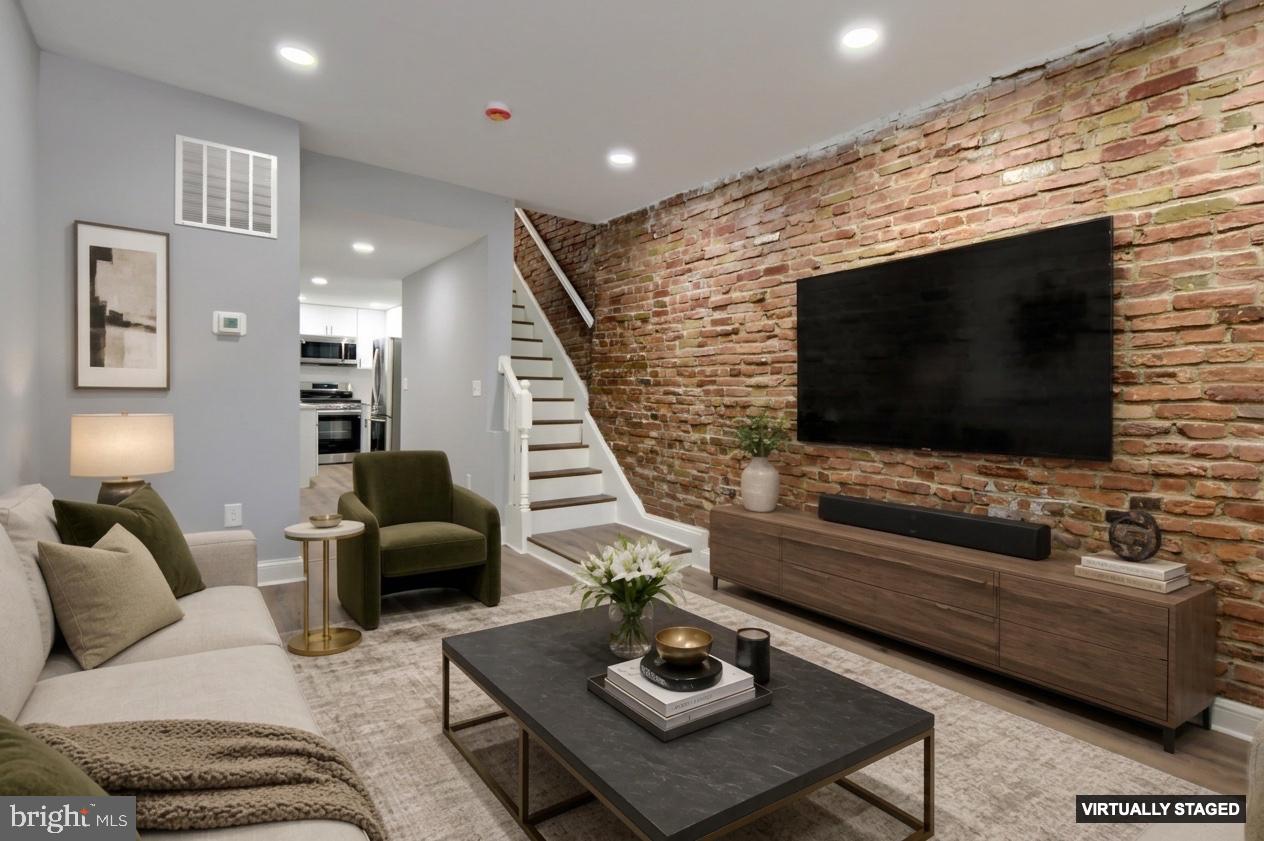 HOLLINS MARKET - Residential