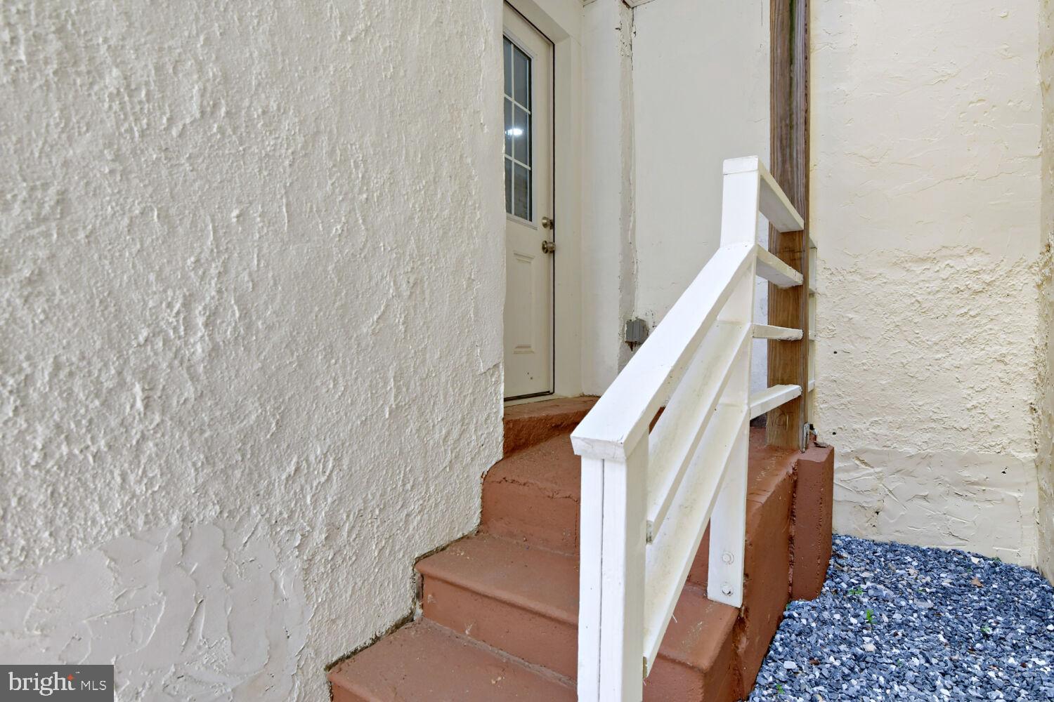 HOLLINS MARKET - Residential