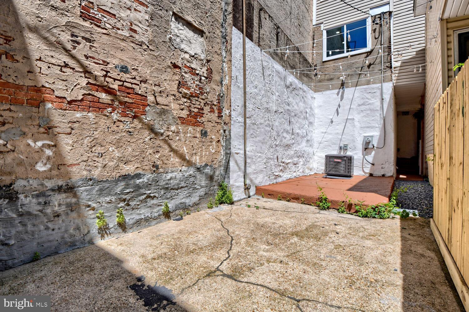 HOLLINS MARKET - Residential