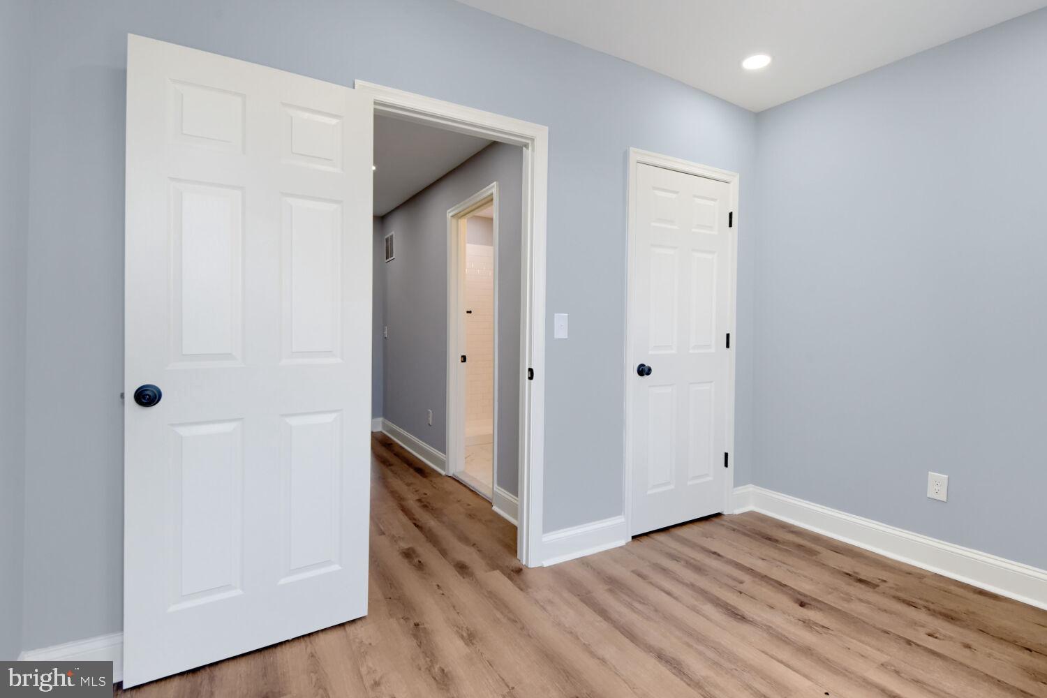 HOLLINS MARKET - Residential