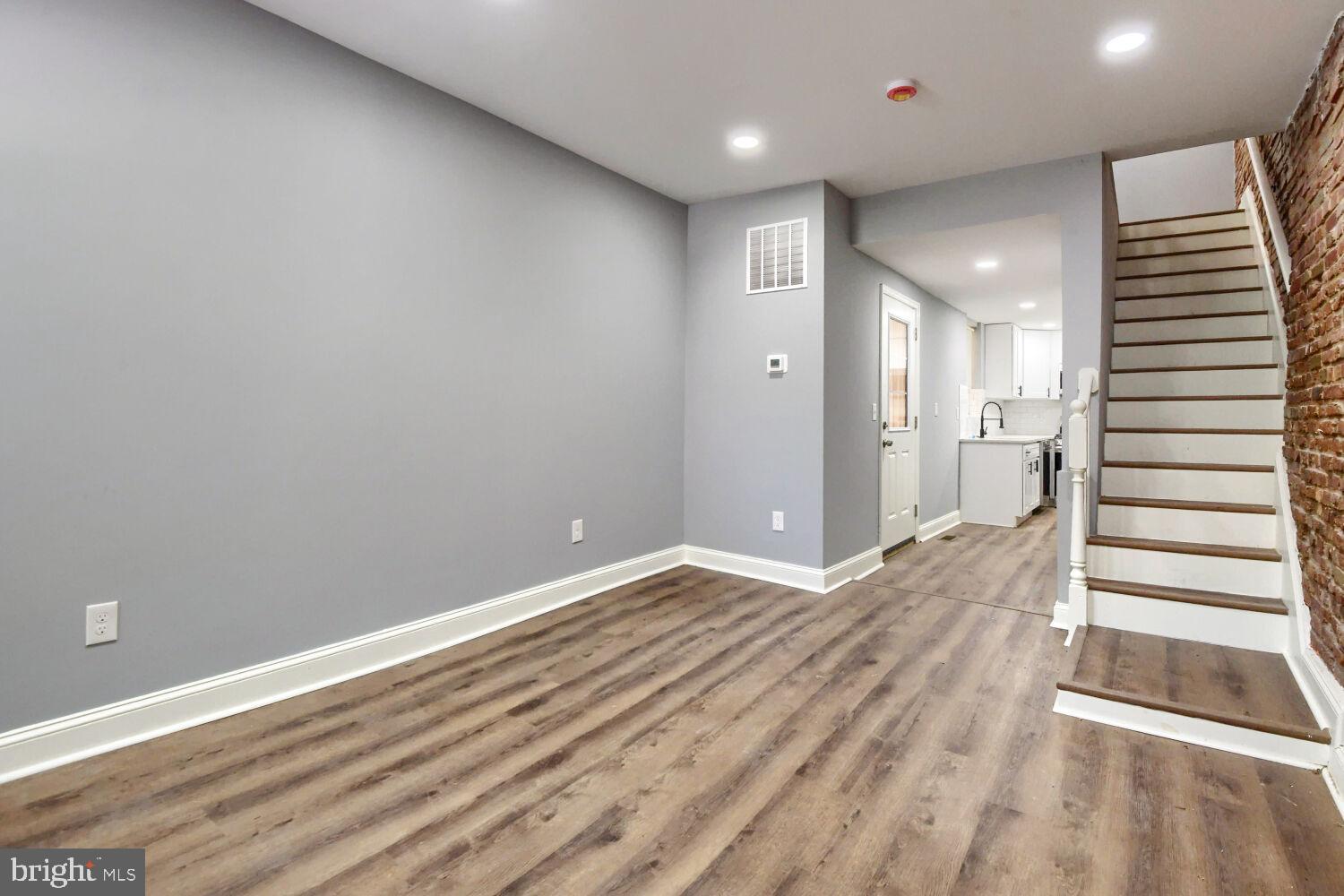 HOLLINS MARKET - Residential