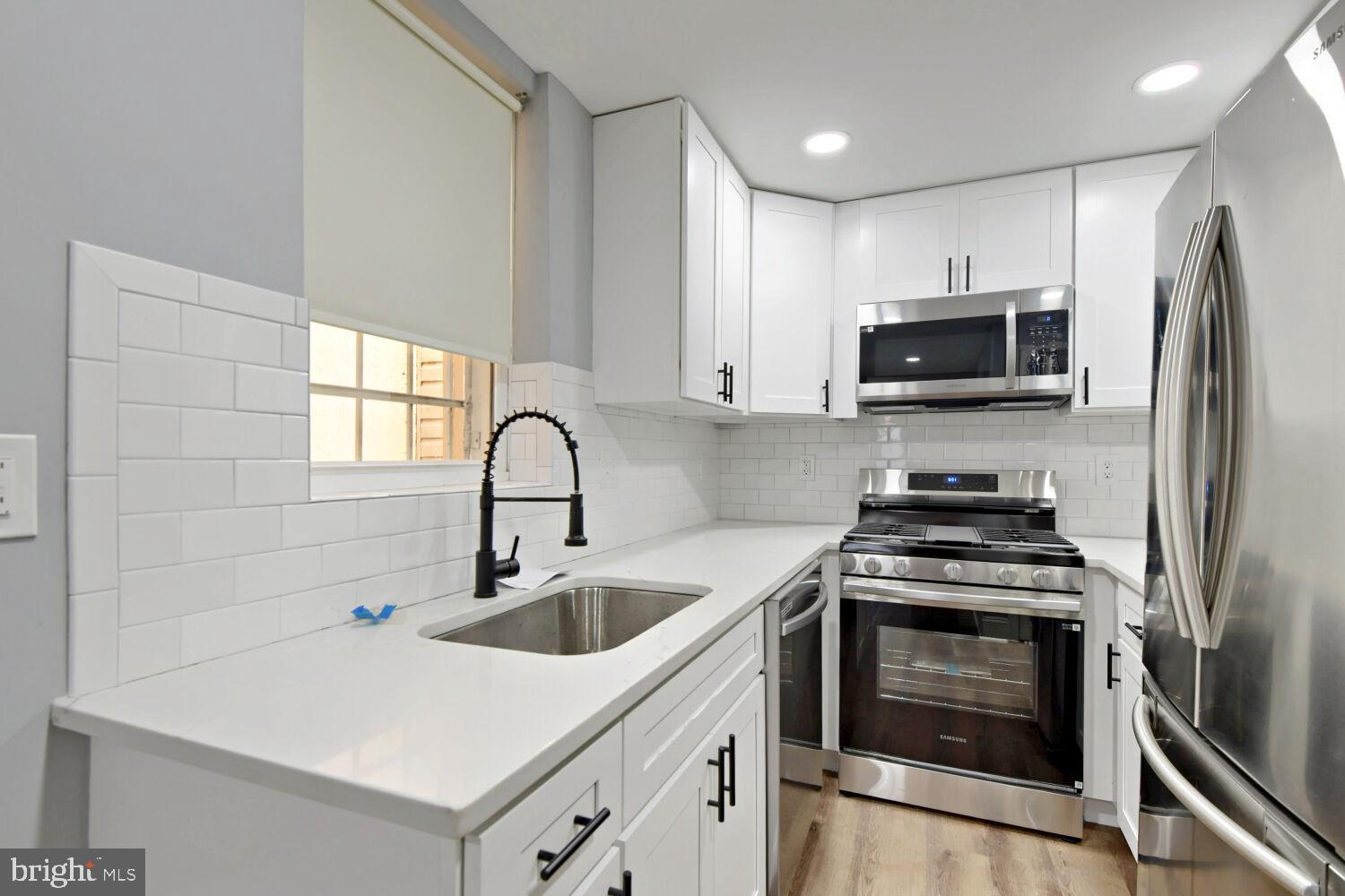 HOLLINS MARKET - Residential