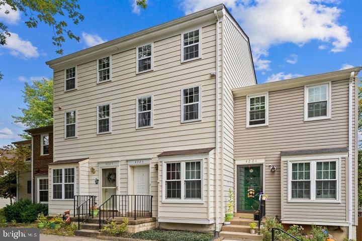 FOR RENT! Beautiful townhome in Chantilly featuring four spacious levels with 3 bedrooms and 3 full bathrooms. The main level offers a modern kitchen and formal living room. The lower level includes a versatile recreation room, a full bath, and a convenient laundry room. Enjoy the walkout basement leading to a large, fenced rear yard. The first upper level features an additional living room, bedroom, and bathroom, while the second upper level provides another bedroom and bathroom. Don't miss your chance to call this exceptional home yours!