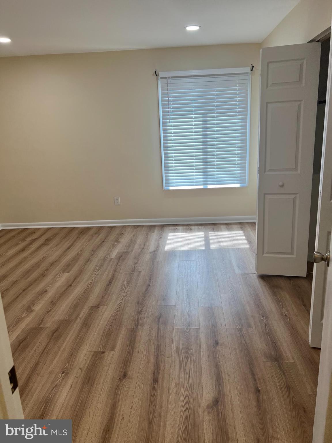TREETOP CONDO - Residential Lease