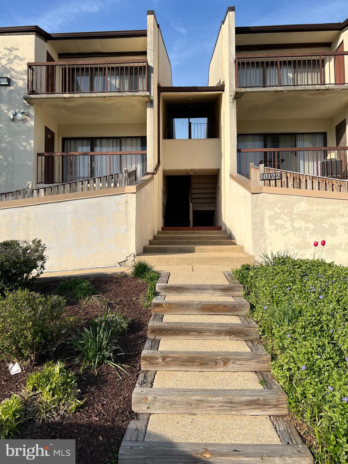 ALL UTILITIES INDCLUDED !!!!!! Spacious one bedroom condo with all utilities included. This unit is located on the ground floor with a private entrance.  This unit is conveniently located near Prince Georges Community College, several shopping centers and public transportation. The unit has ample space for entertaining and desired natural lighting that makes this unit glow. This unit also has it own laundry room.  Apply today on Rentspree https://apply.link/hIlmaao .