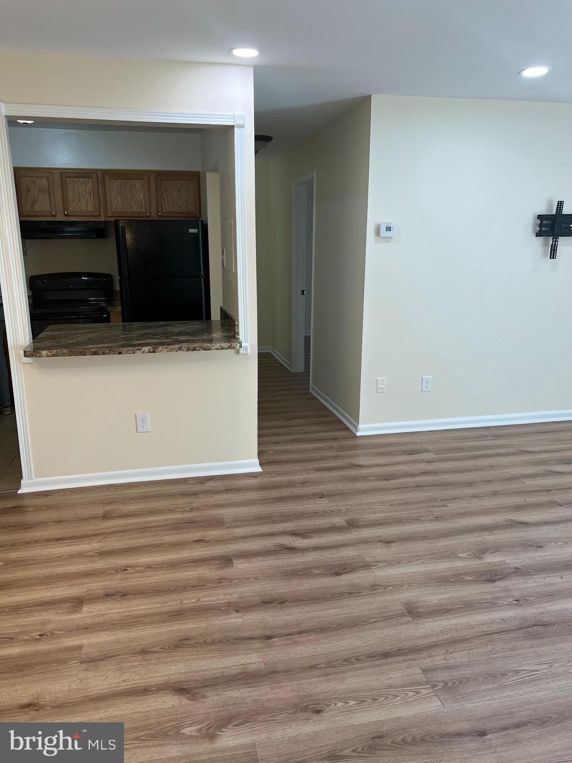 TREETOP CONDO - Residential Lease