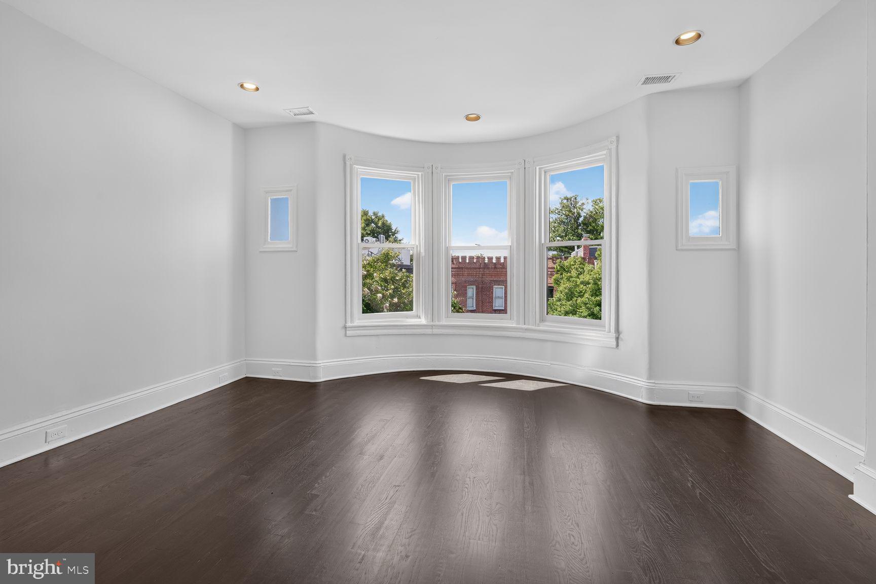 LOGAN CIRCLE - Residential