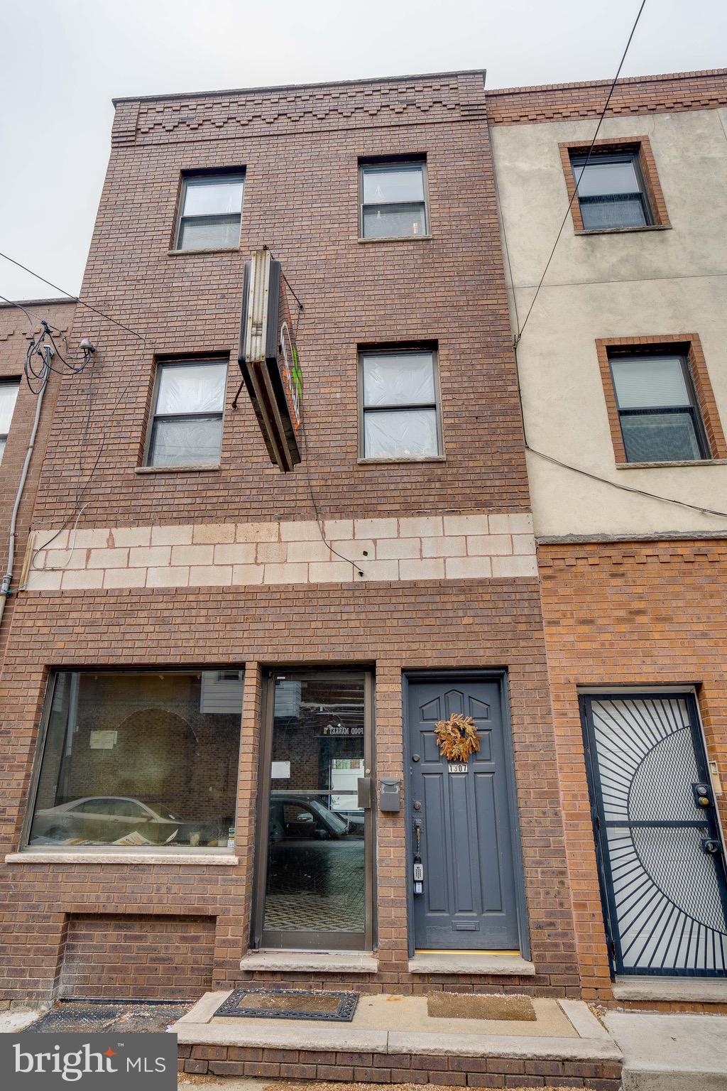 PASSYUNK SQUARE - Residential Income