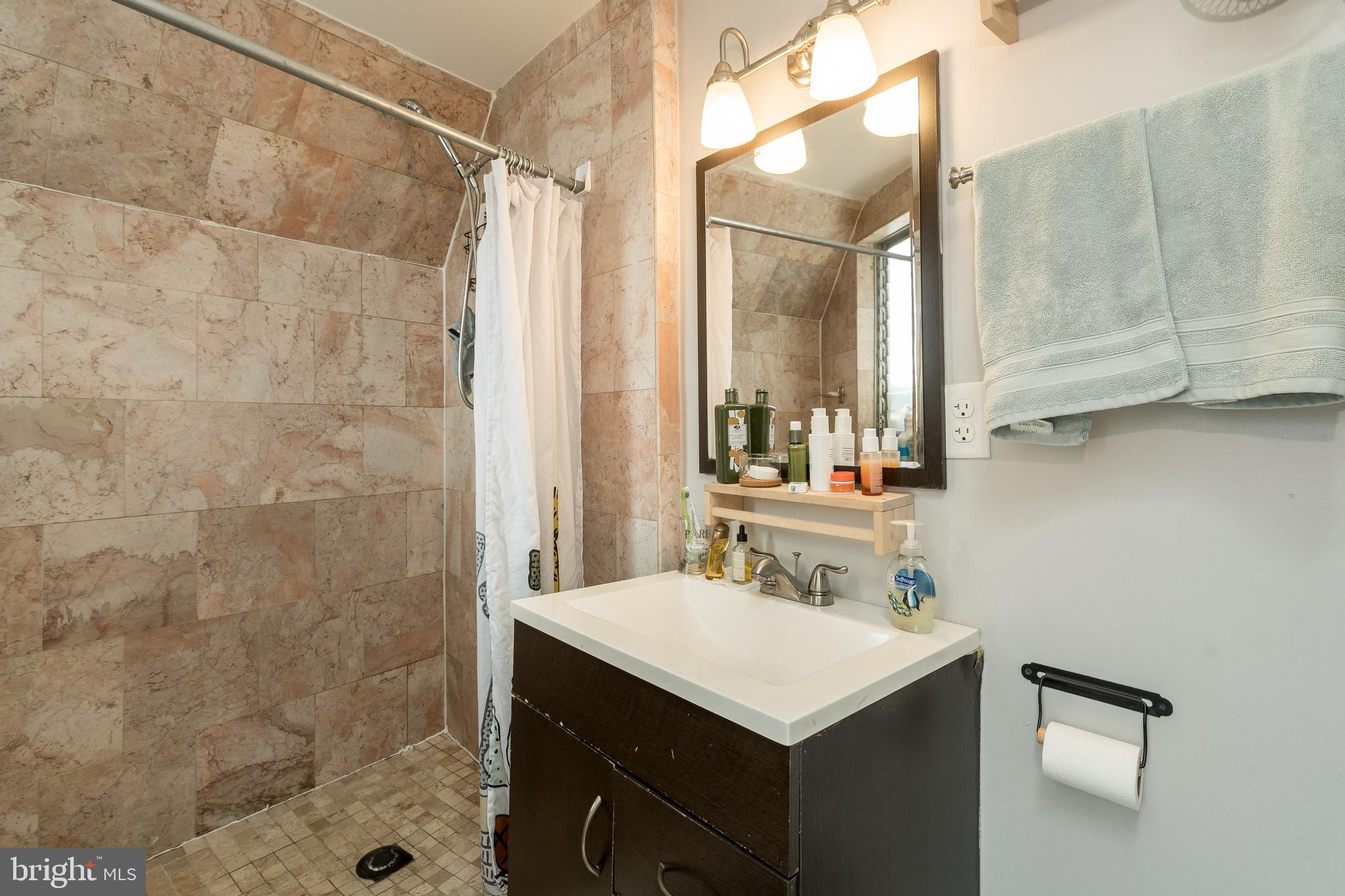 PASSYUNK SQUARE - Residential Income