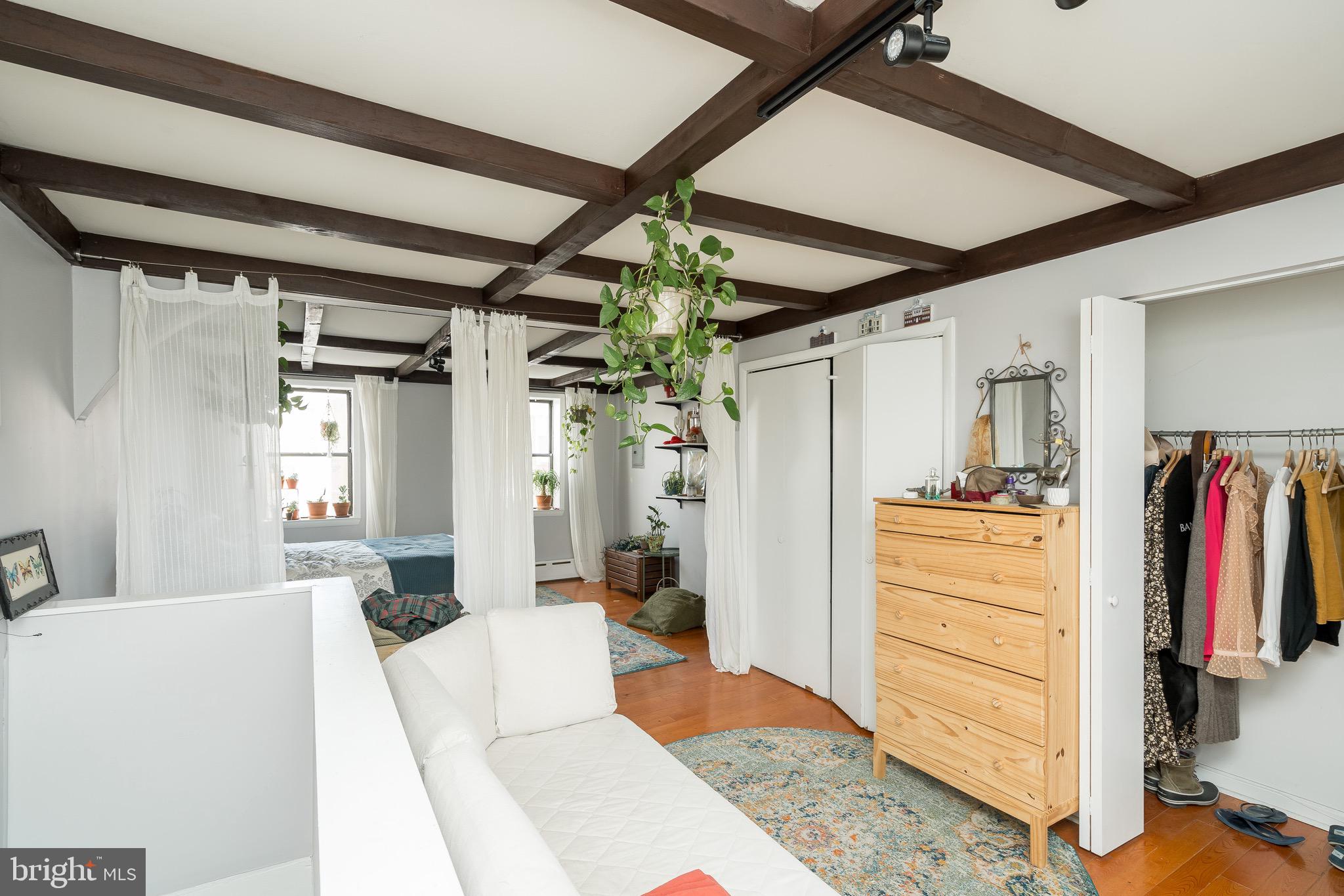 PASSYUNK SQUARE - Residential Income