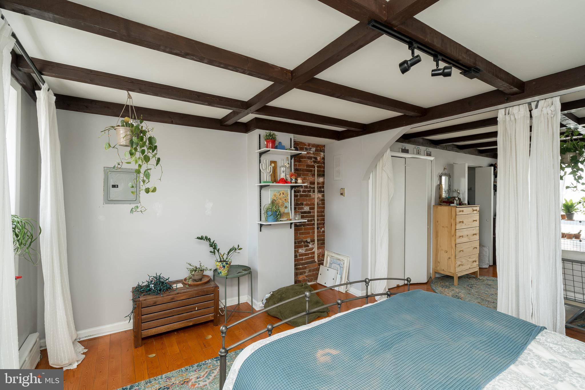 PASSYUNK SQUARE - Residential Income