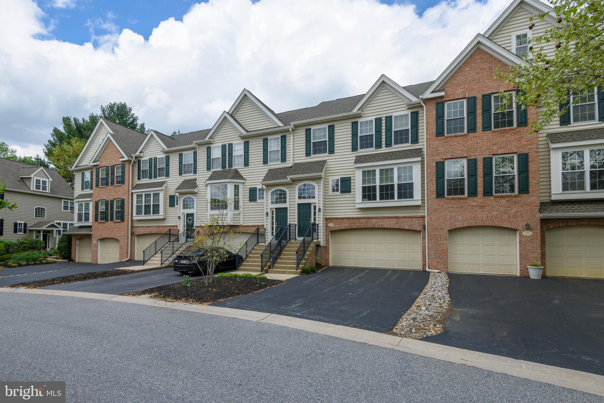 SCHOOLHOUSE LANE - Residential