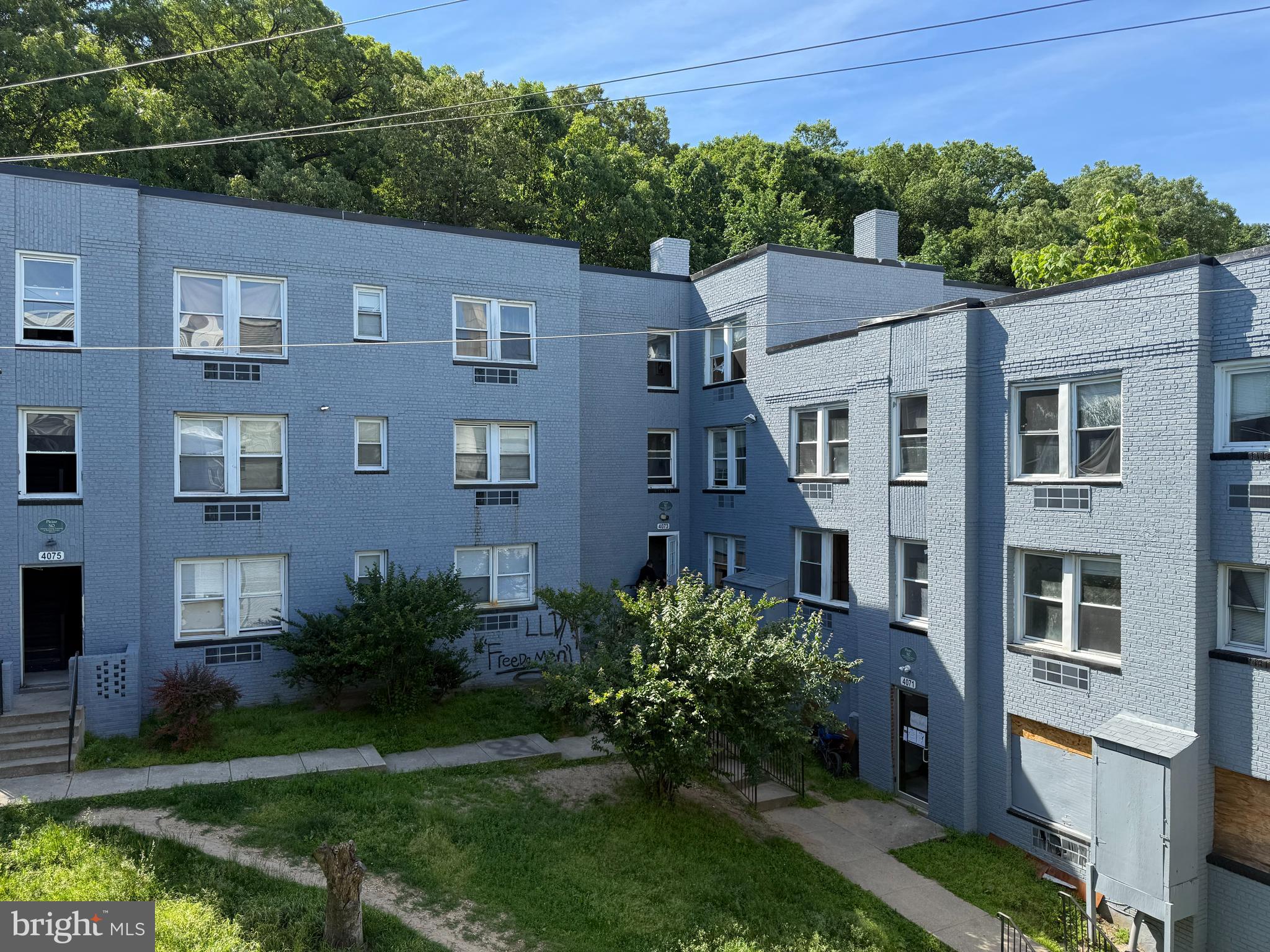 DEANWOOD - Commercial Sale