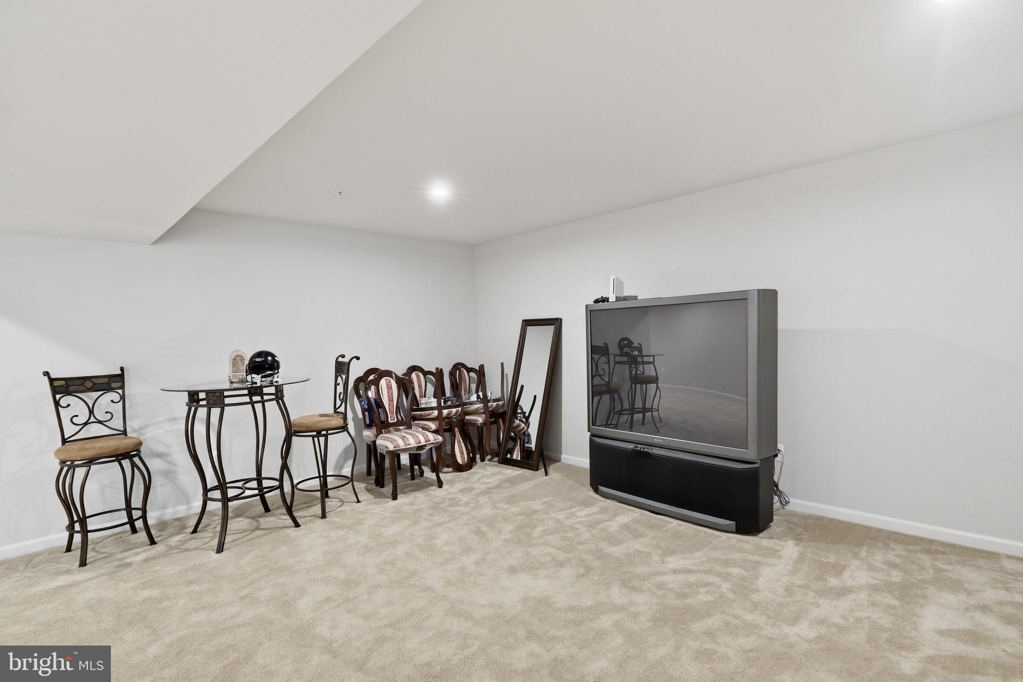 PONDVIEW - Residential