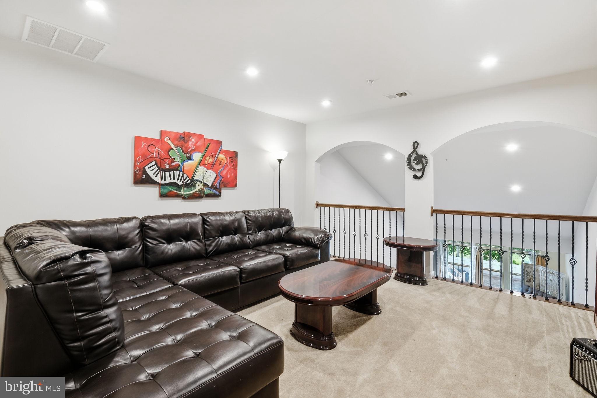 PONDVIEW - Residential
