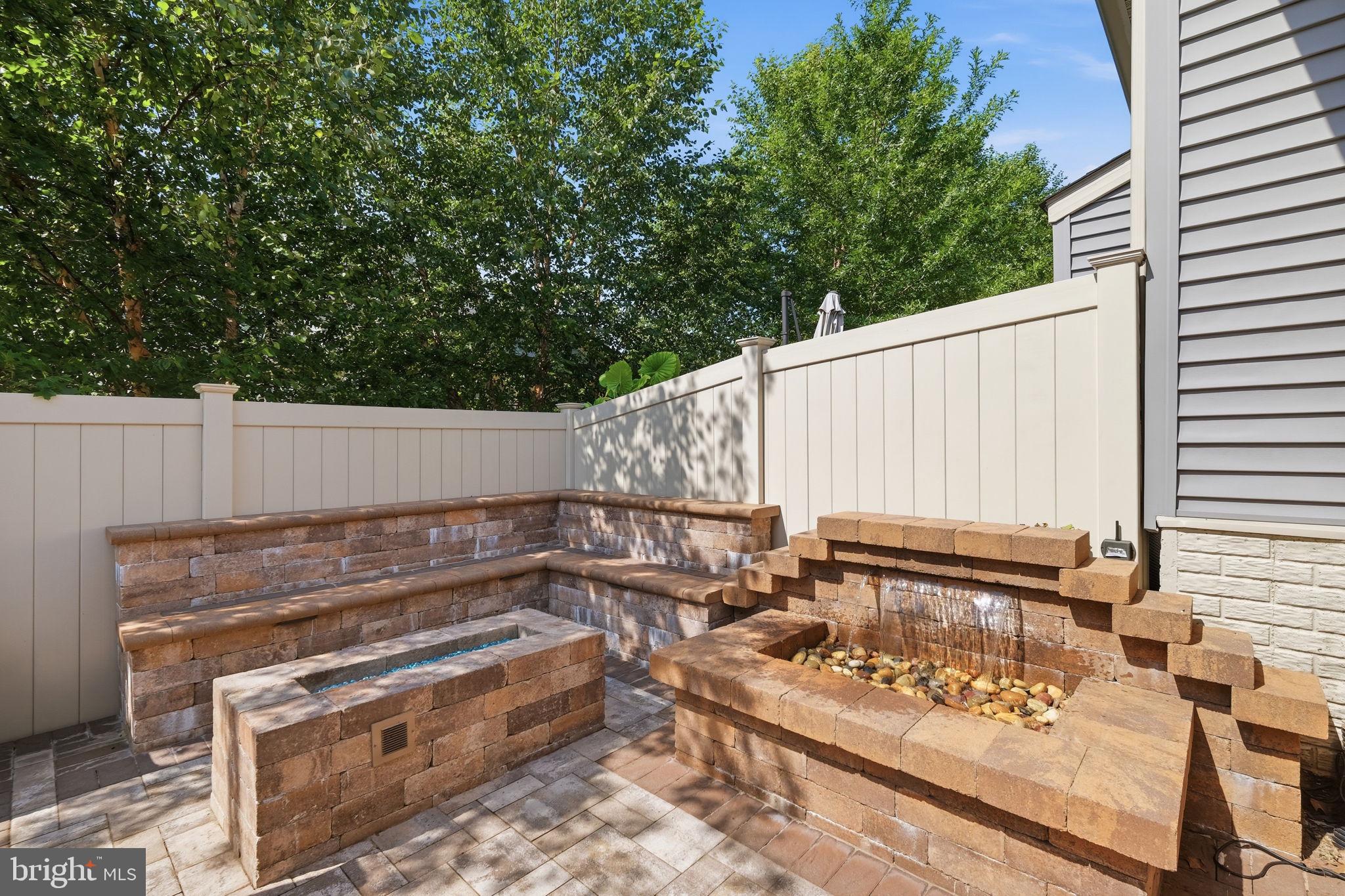 PONDVIEW - Residential