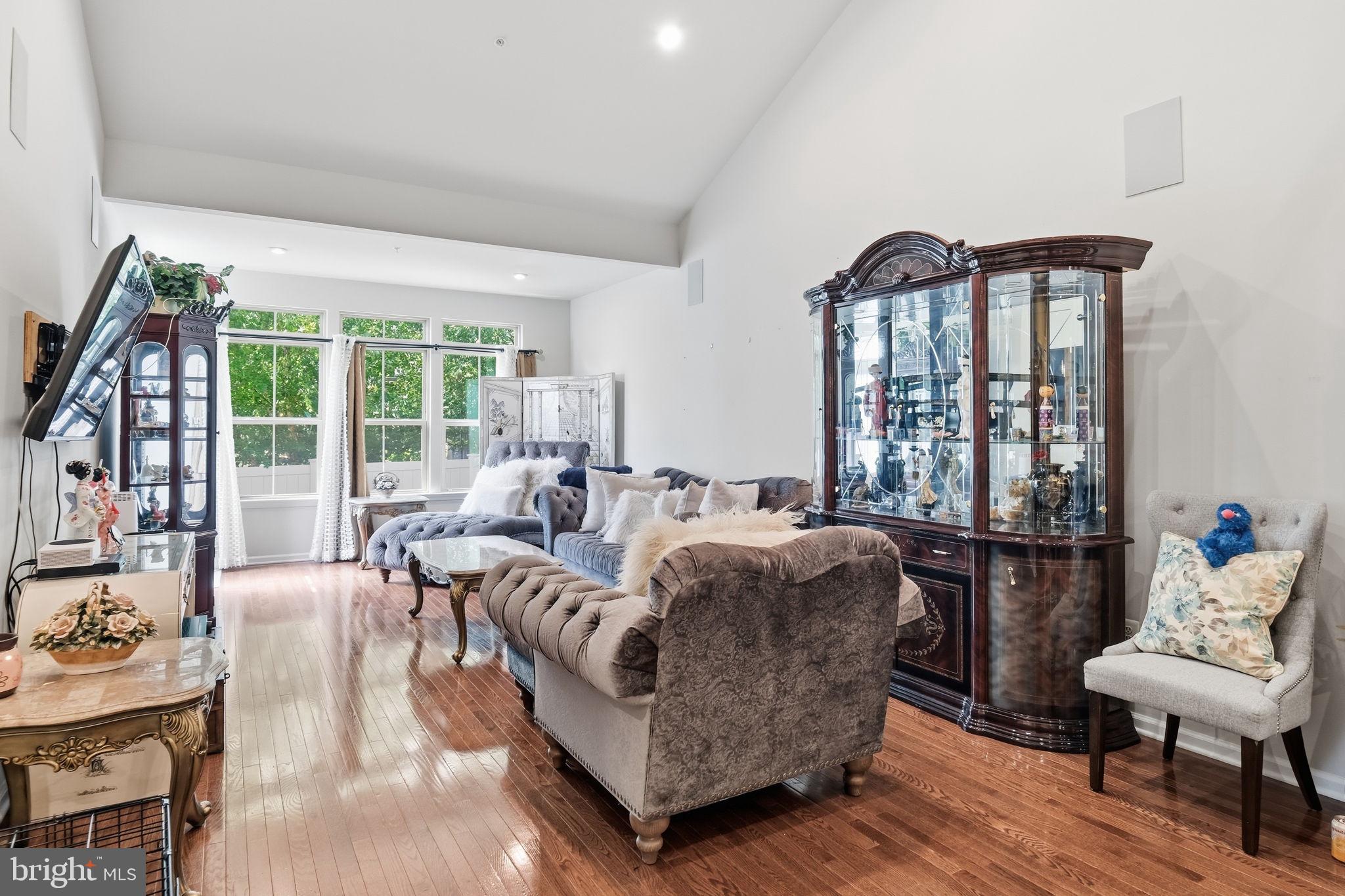 PONDVIEW - Residential