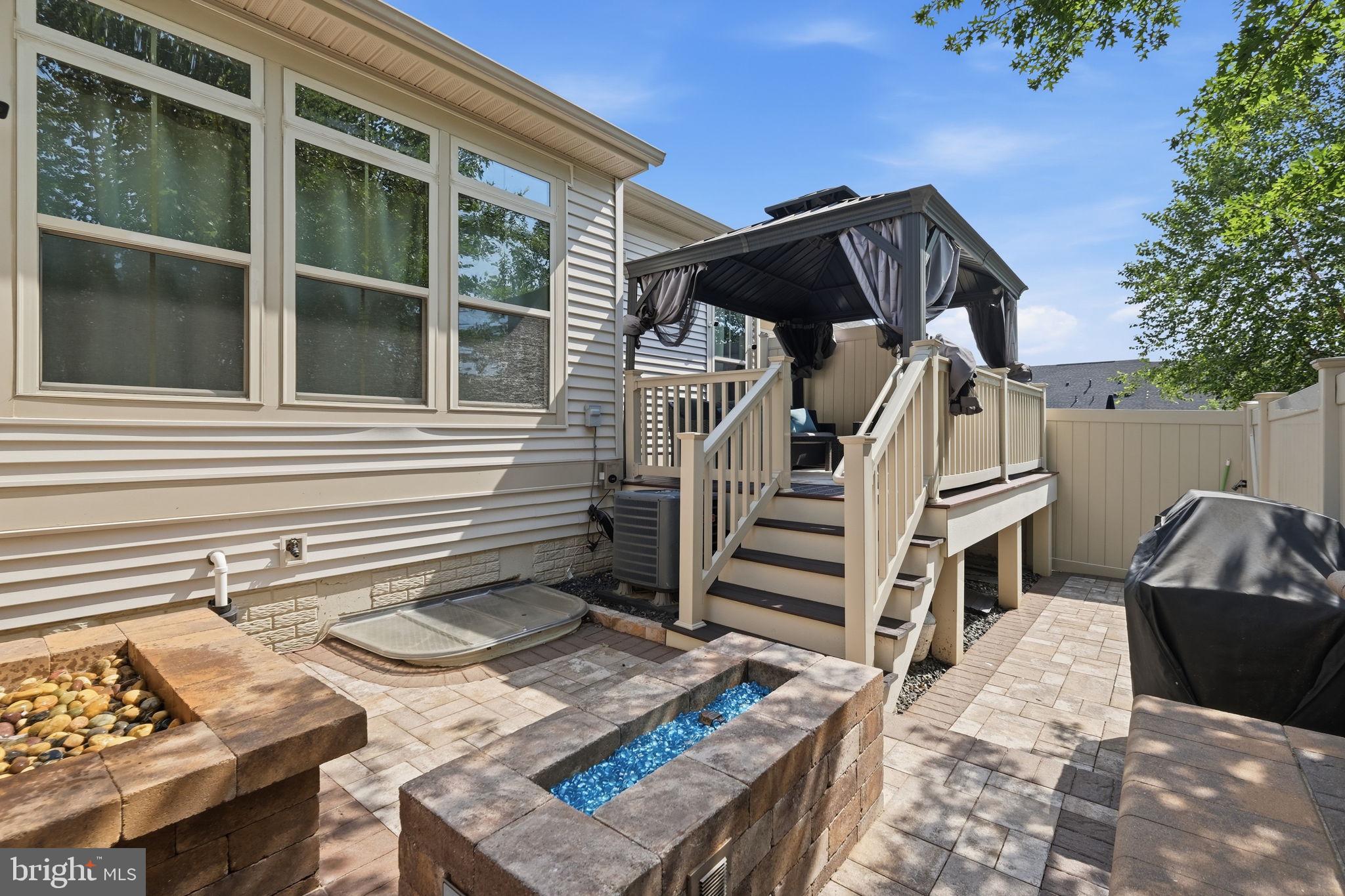 PONDVIEW - Residential