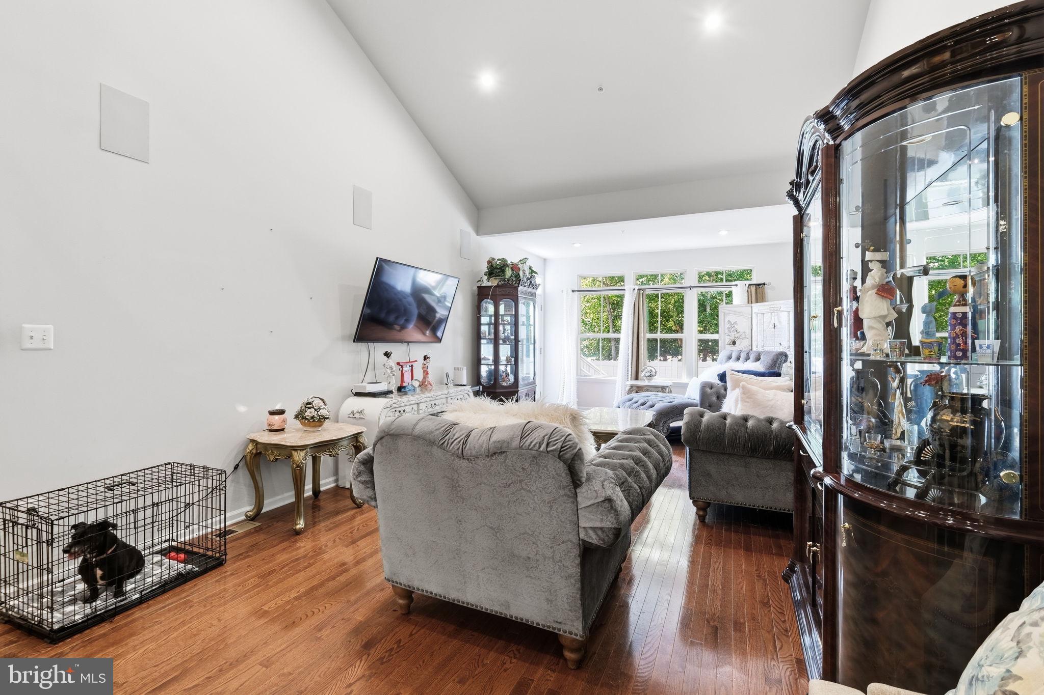 PONDVIEW - Residential