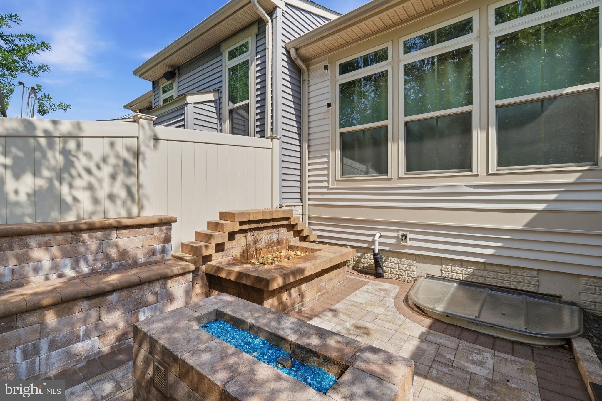 PONDVIEW - Residential
