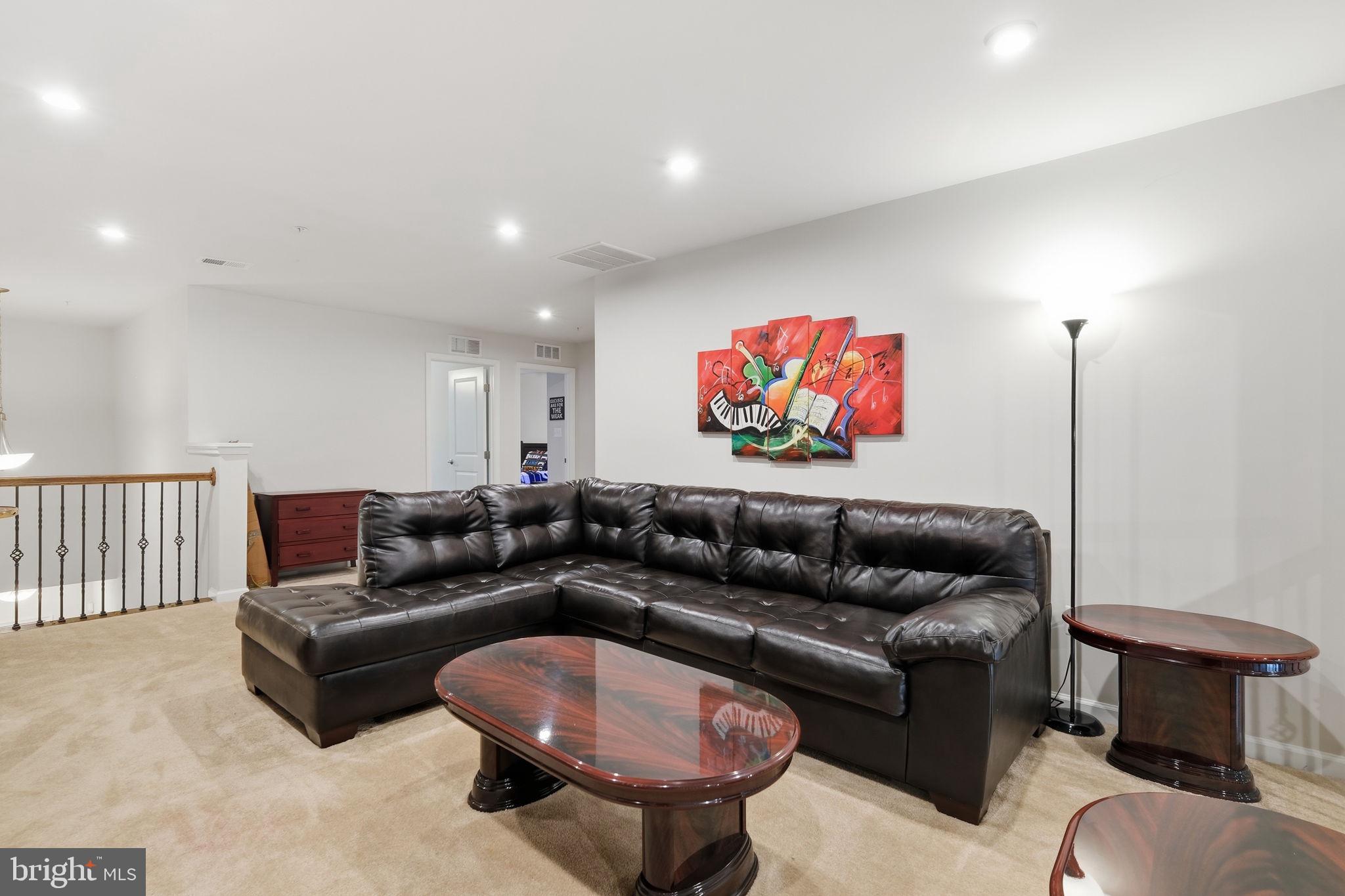 PONDVIEW - Residential