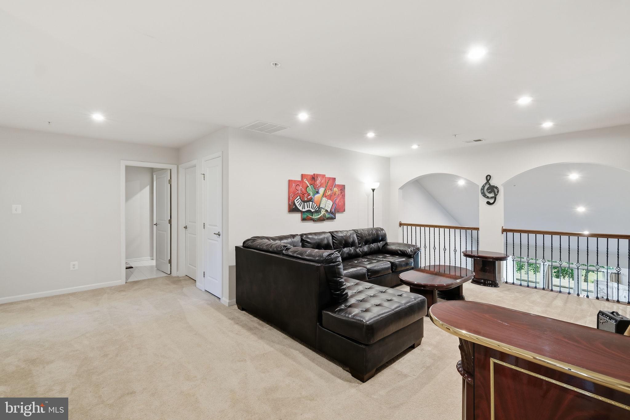 PONDVIEW - Residential