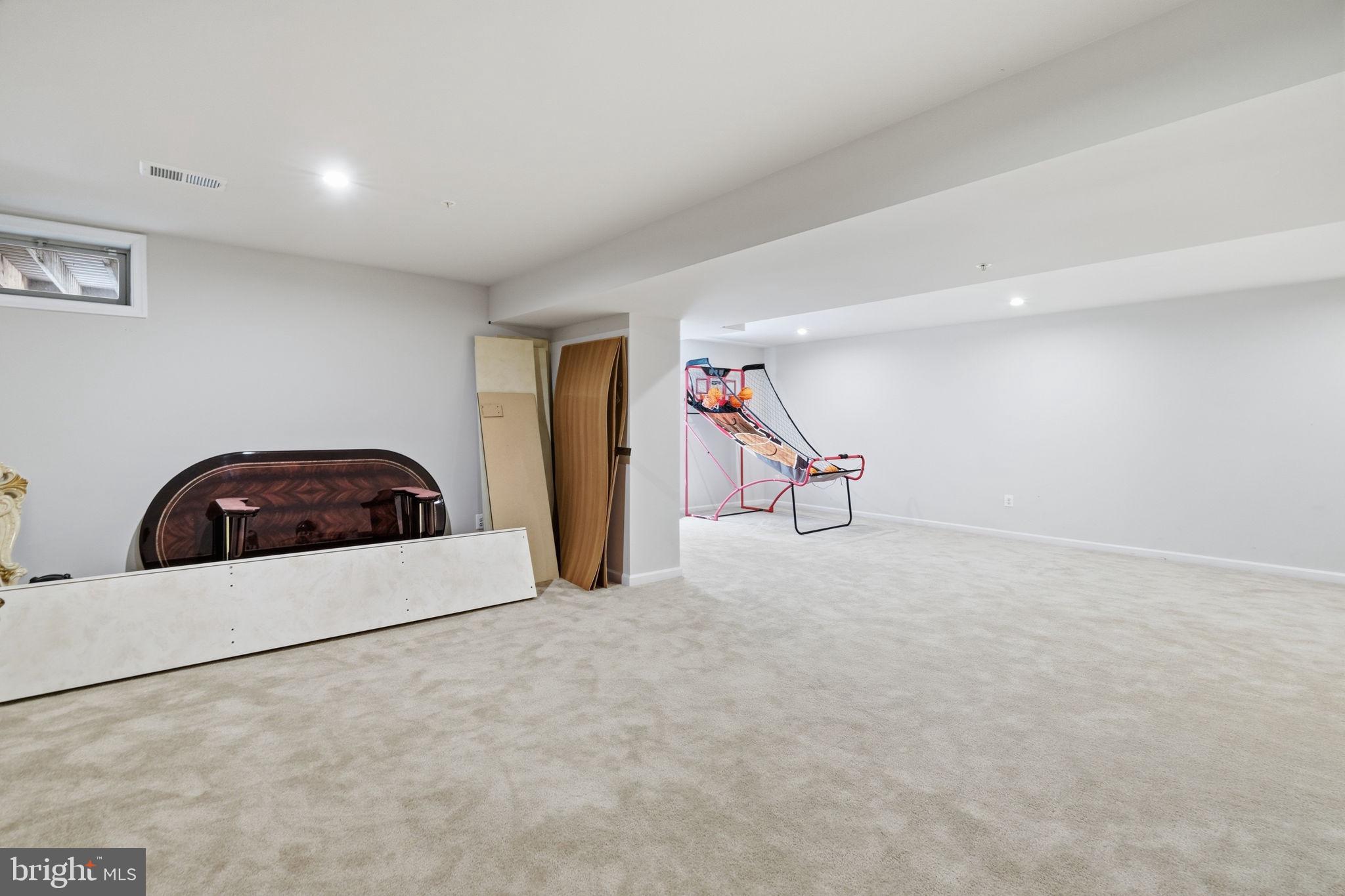PONDVIEW - Residential