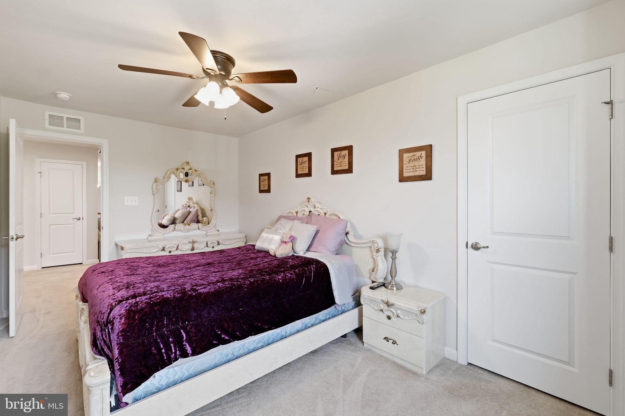 PONDVIEW - Residential