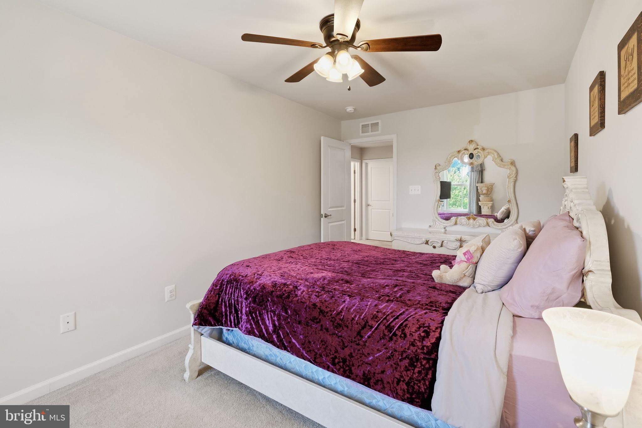 PONDVIEW - Residential