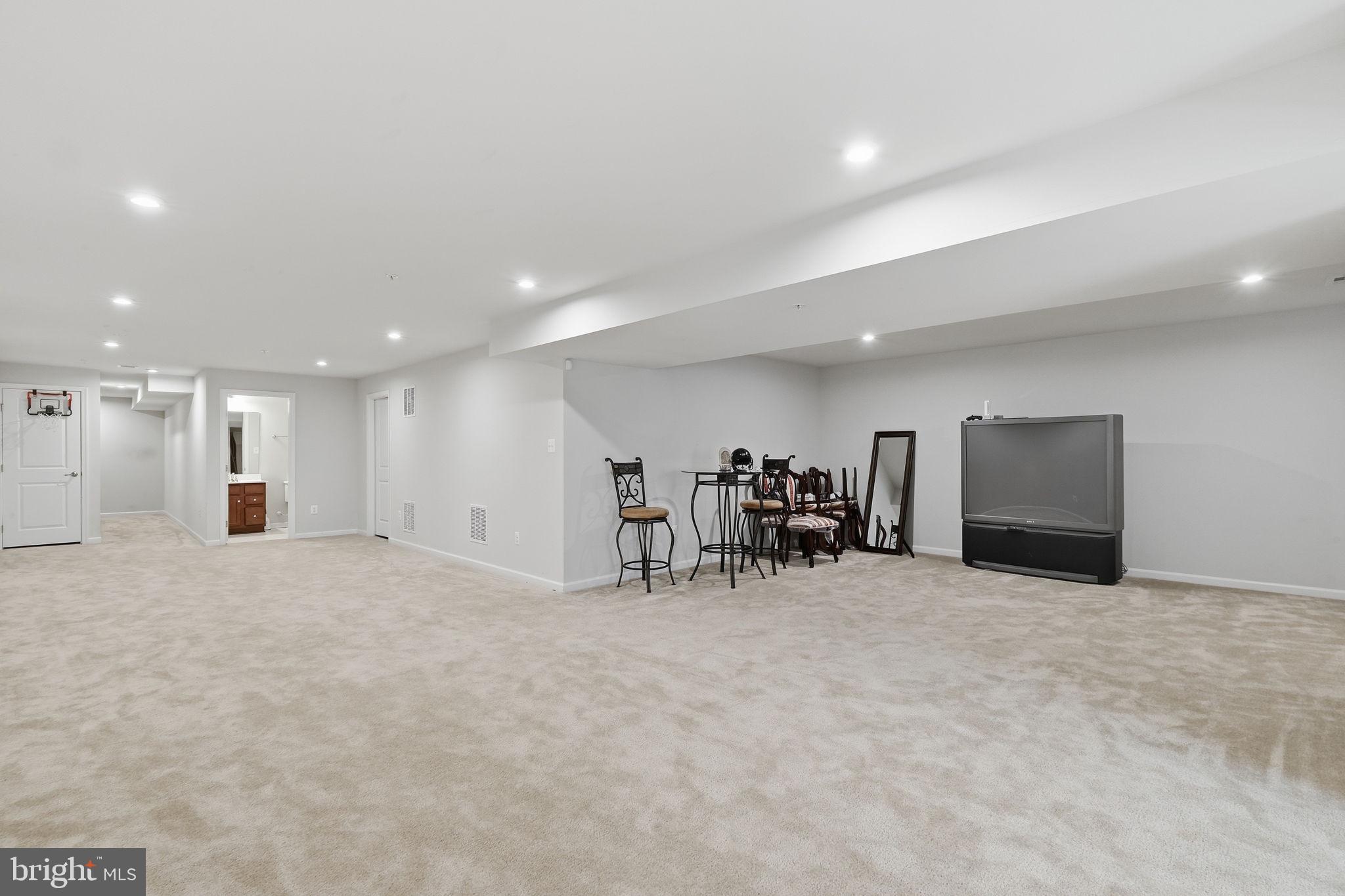 PONDVIEW - Residential