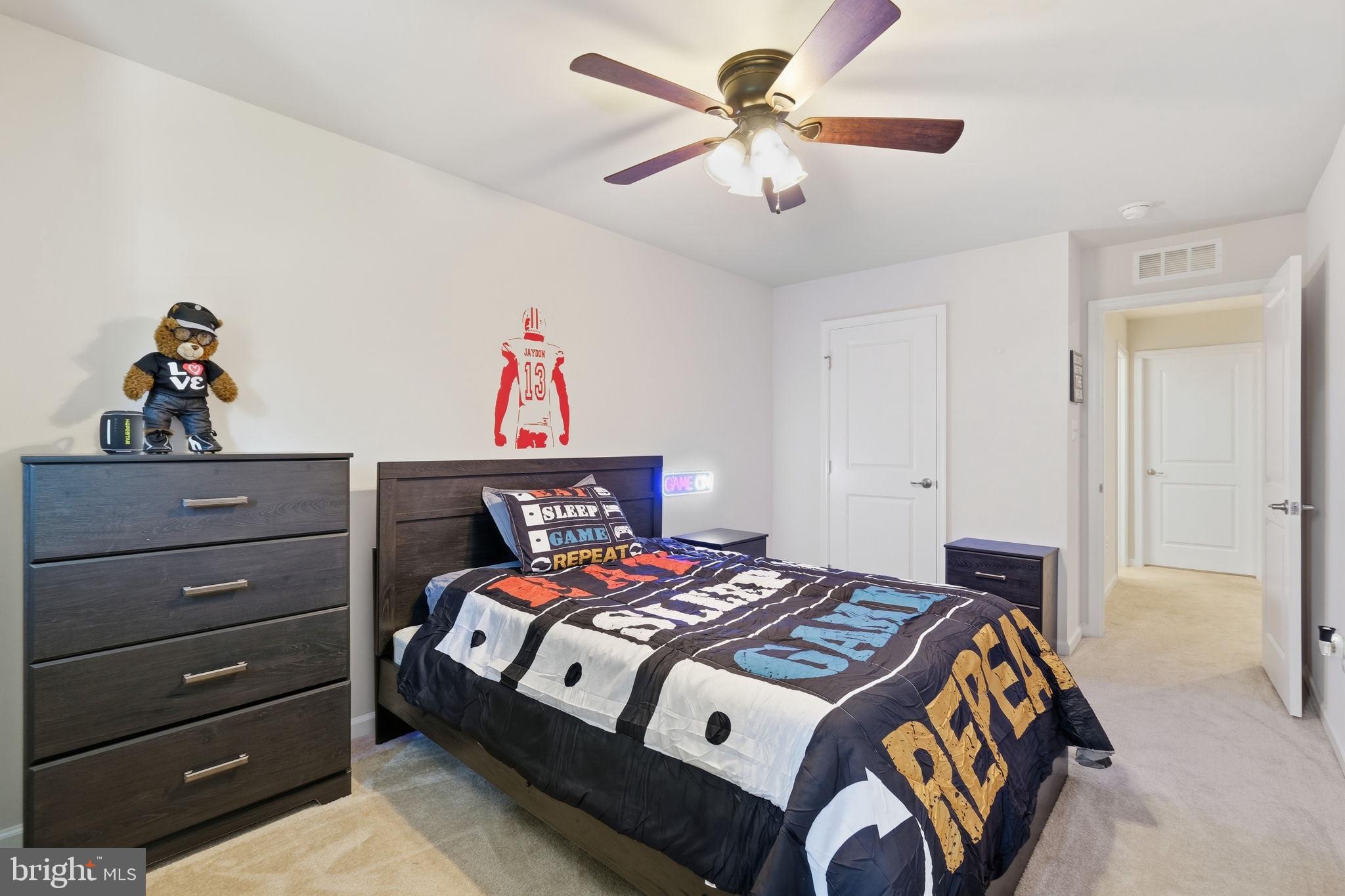 PONDVIEW - Residential