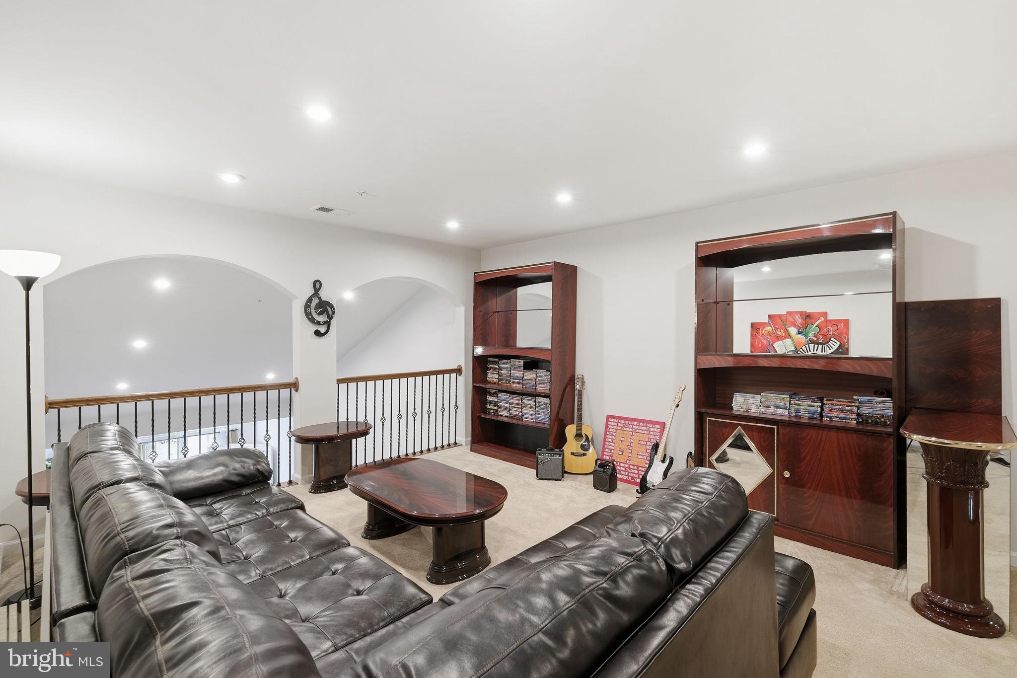 PONDVIEW - Residential