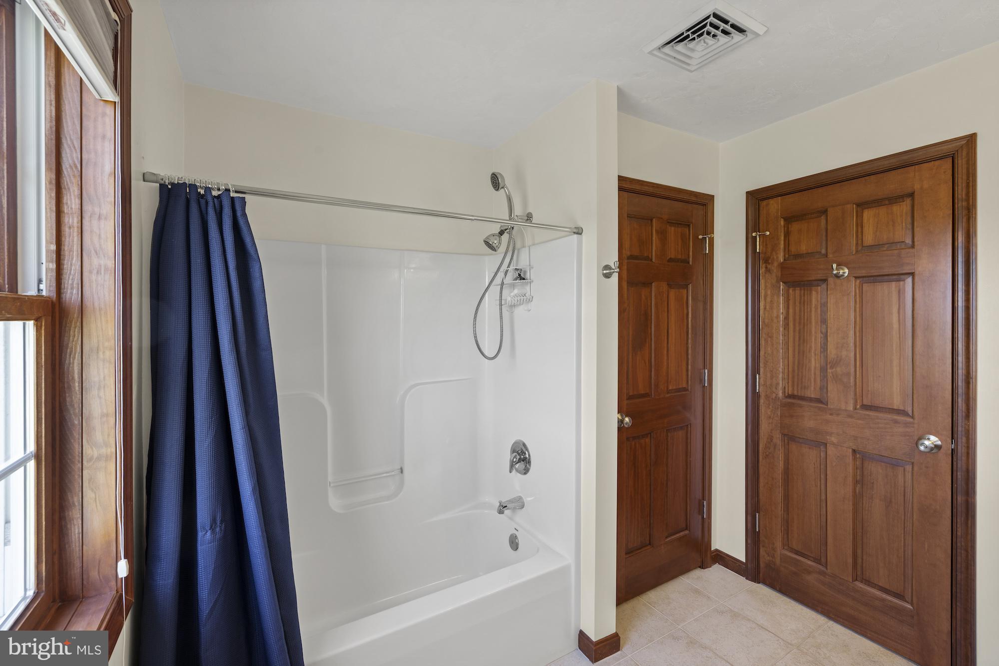 LAKE HERITAGE - Residential