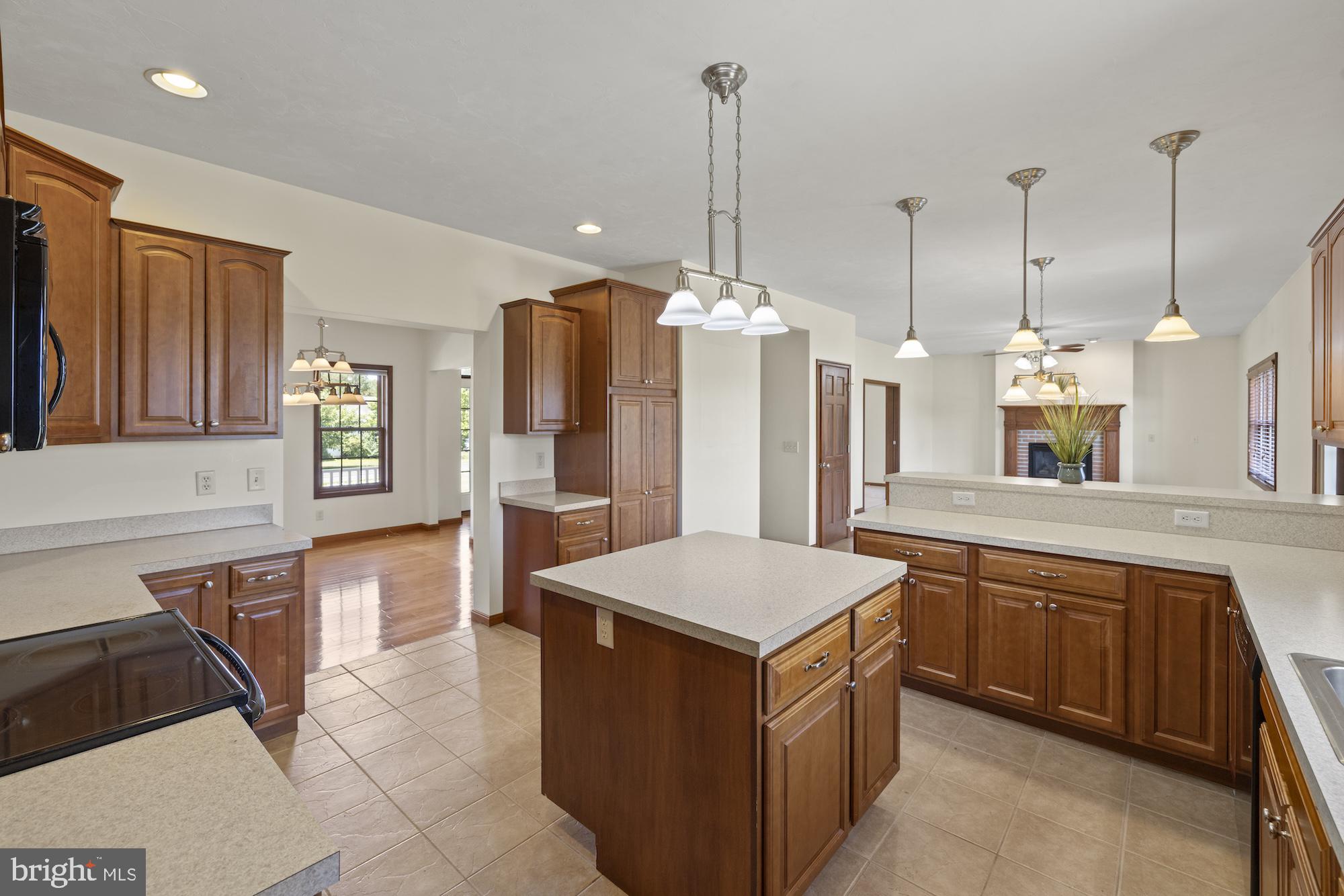 LAKE HERITAGE - Residential