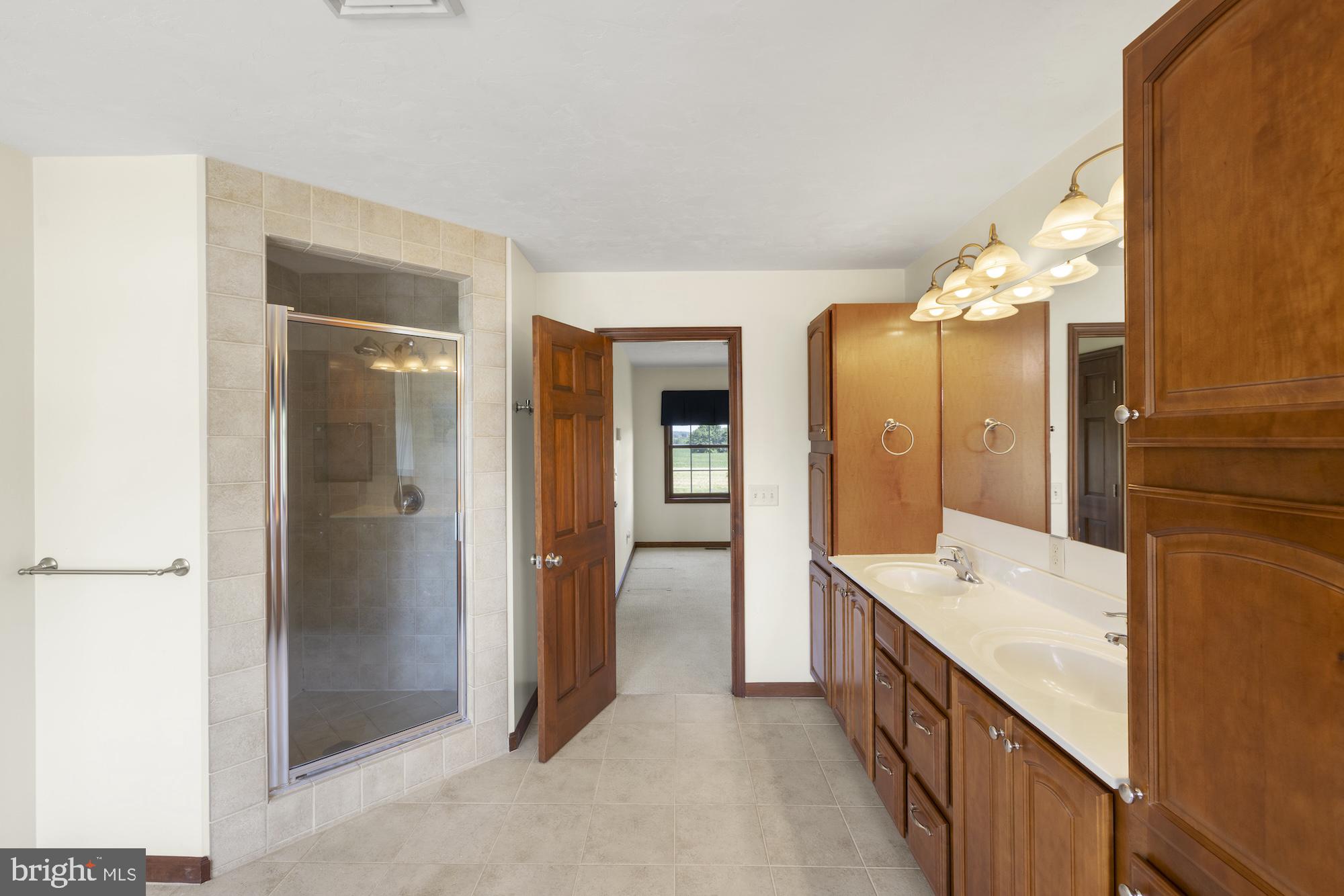 LAKE HERITAGE - Residential