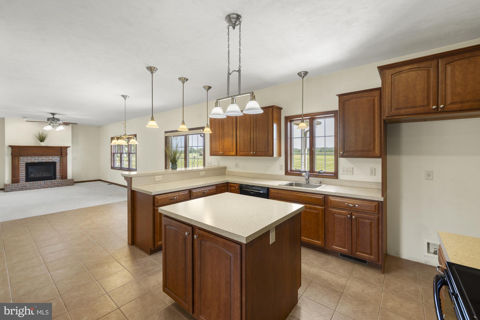 LAKE HERITAGE - Residential