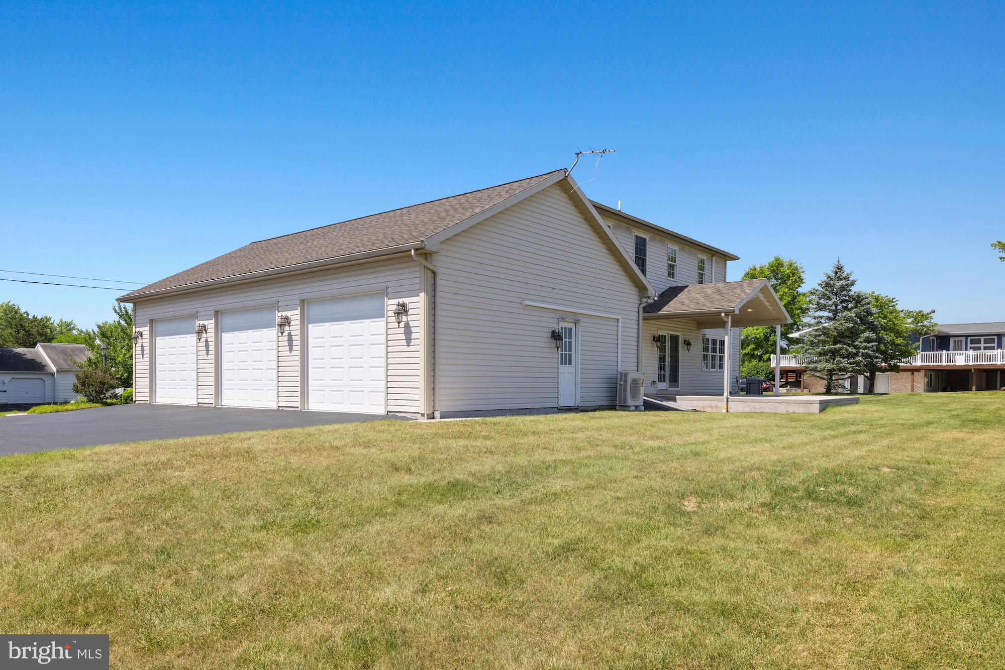 LAKE HERITAGE - Residential