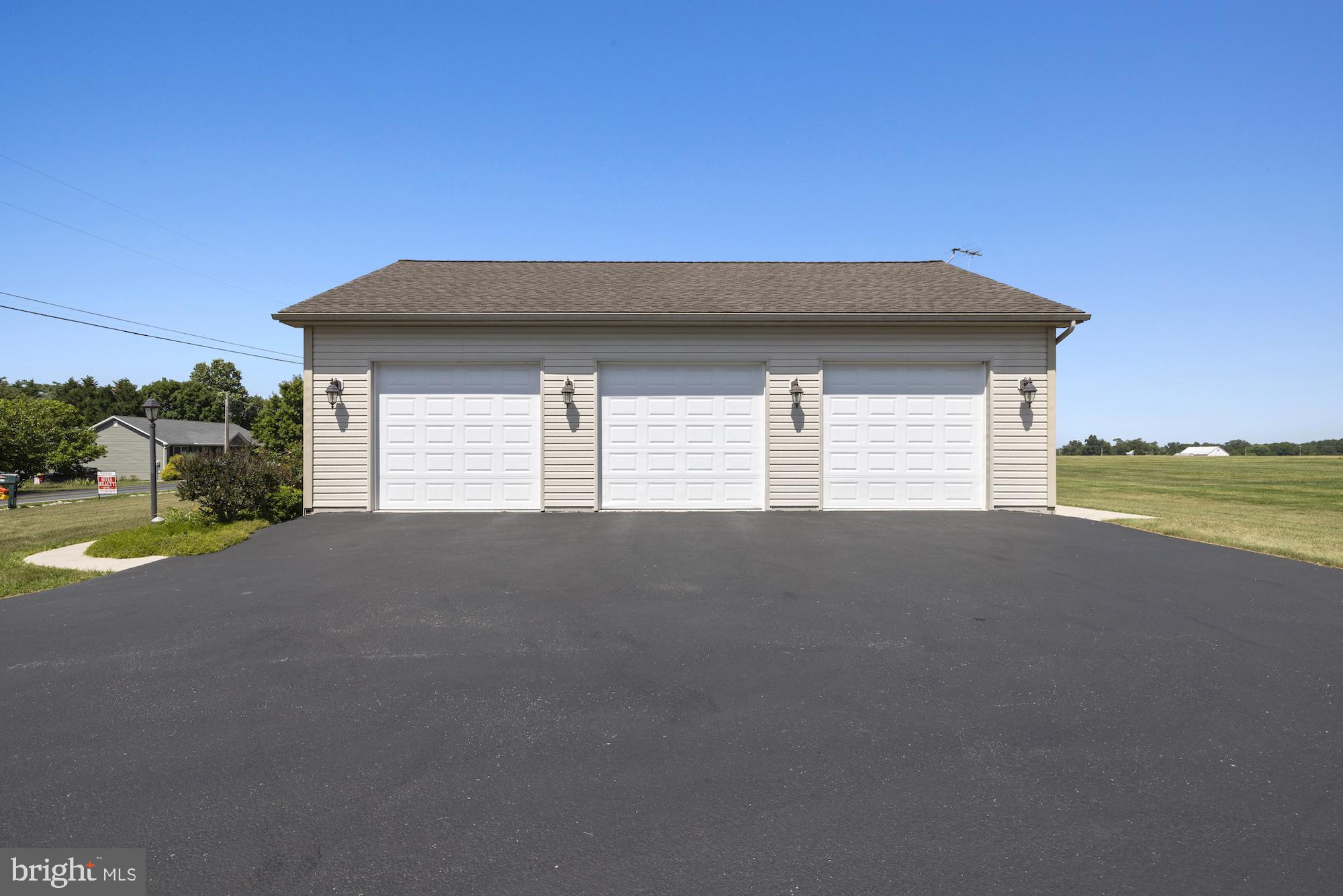LAKE HERITAGE - Residential