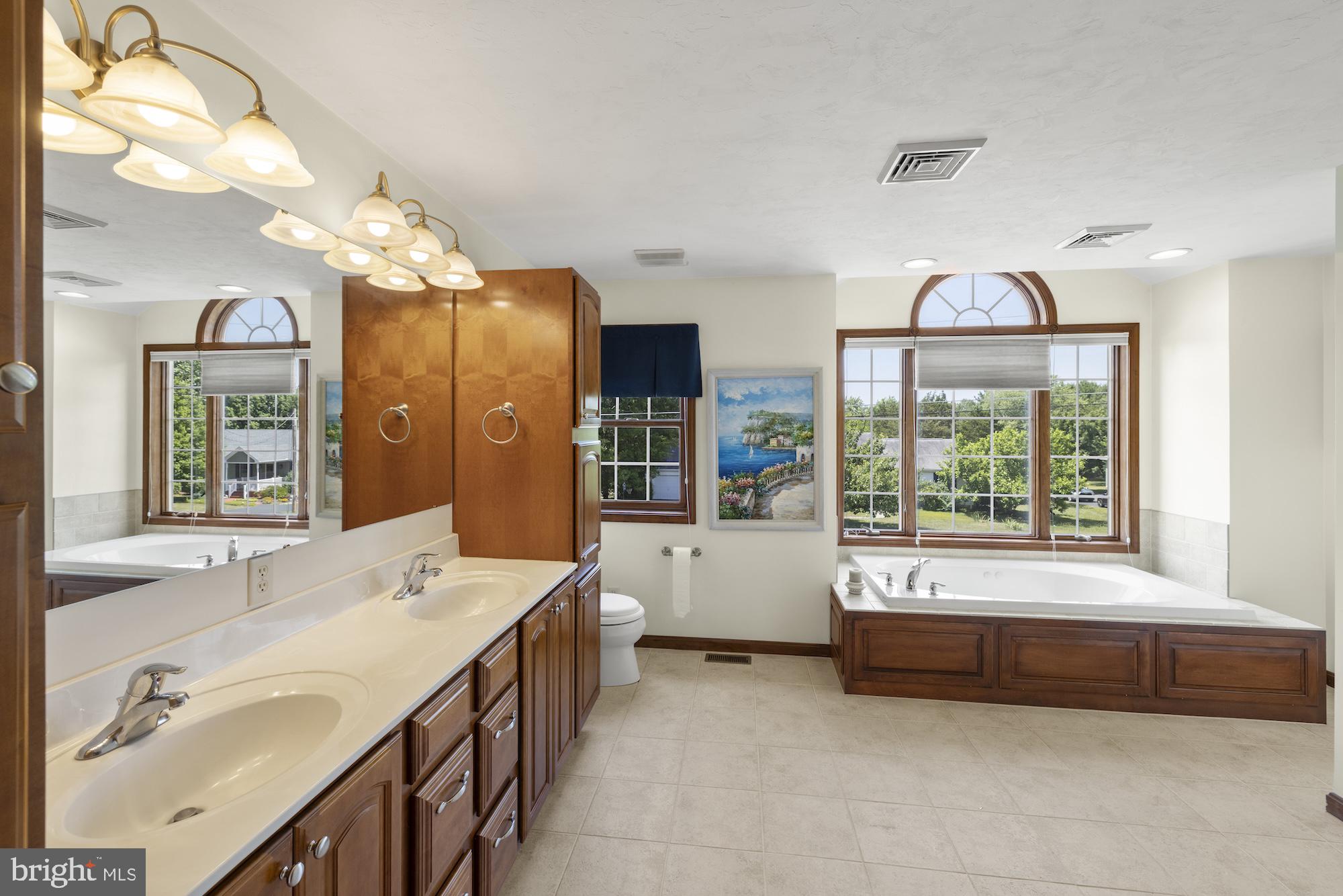 LAKE HERITAGE - Residential