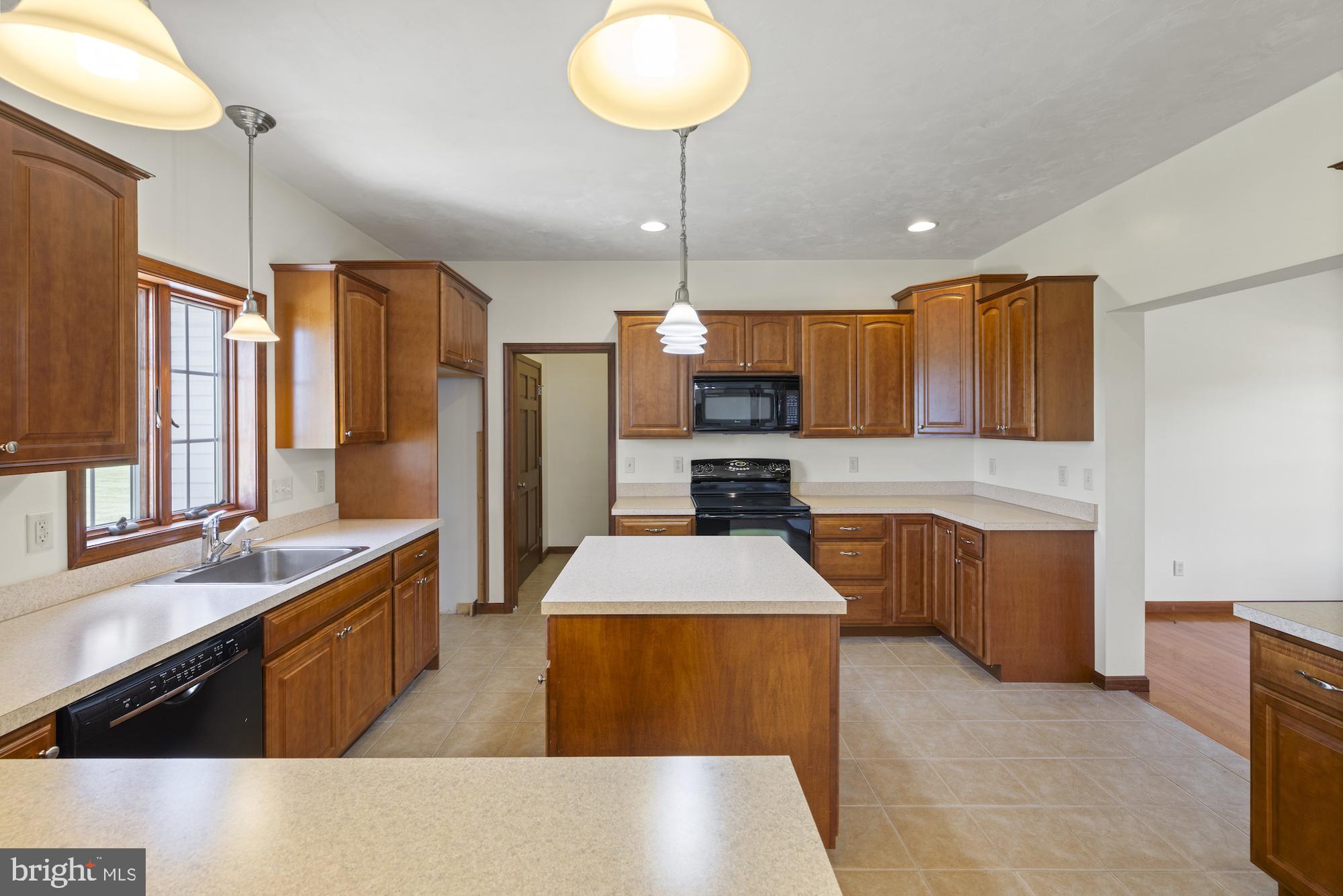 LAKE HERITAGE - Residential