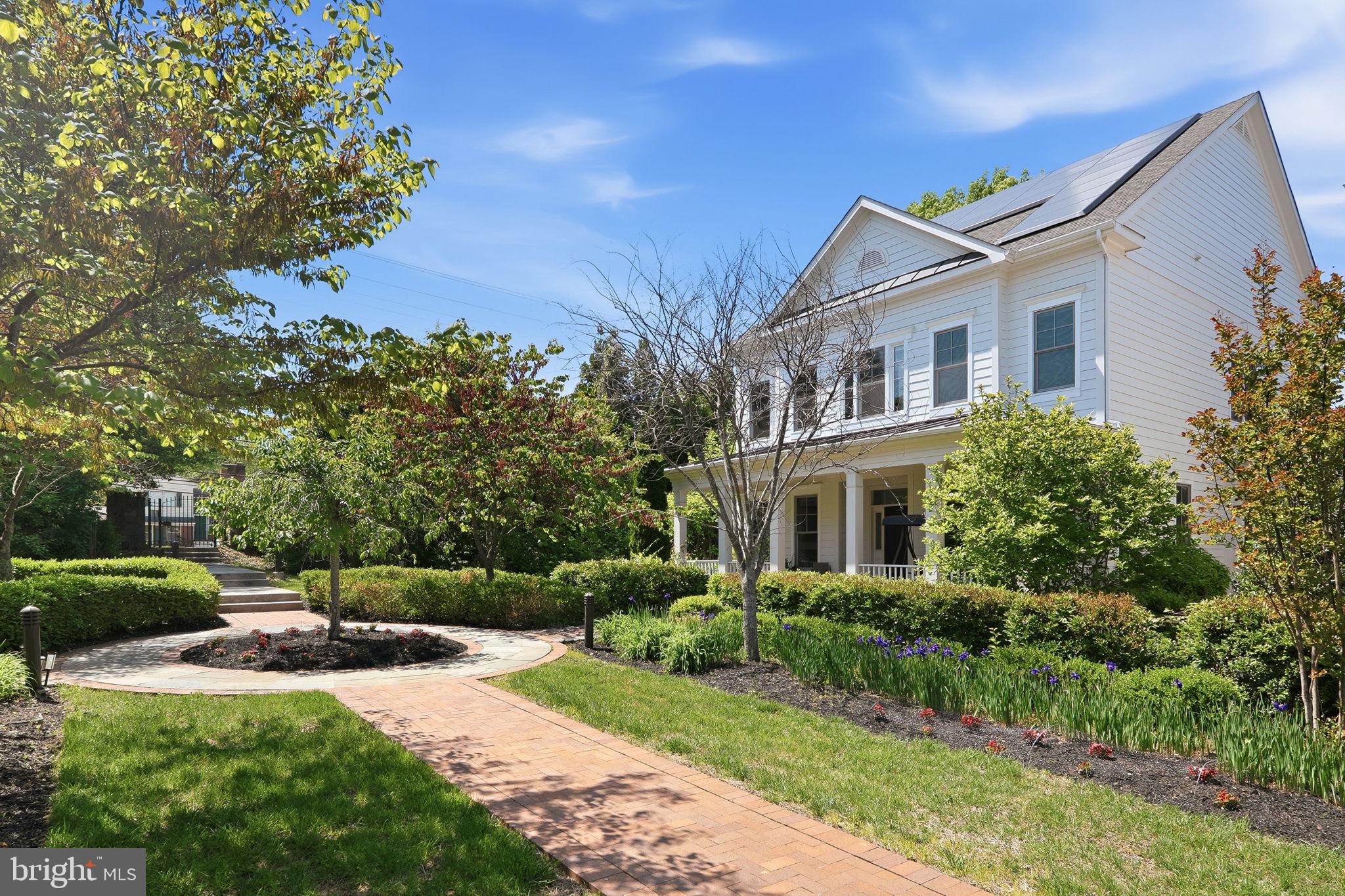 BETHESDA MEWS - Residential